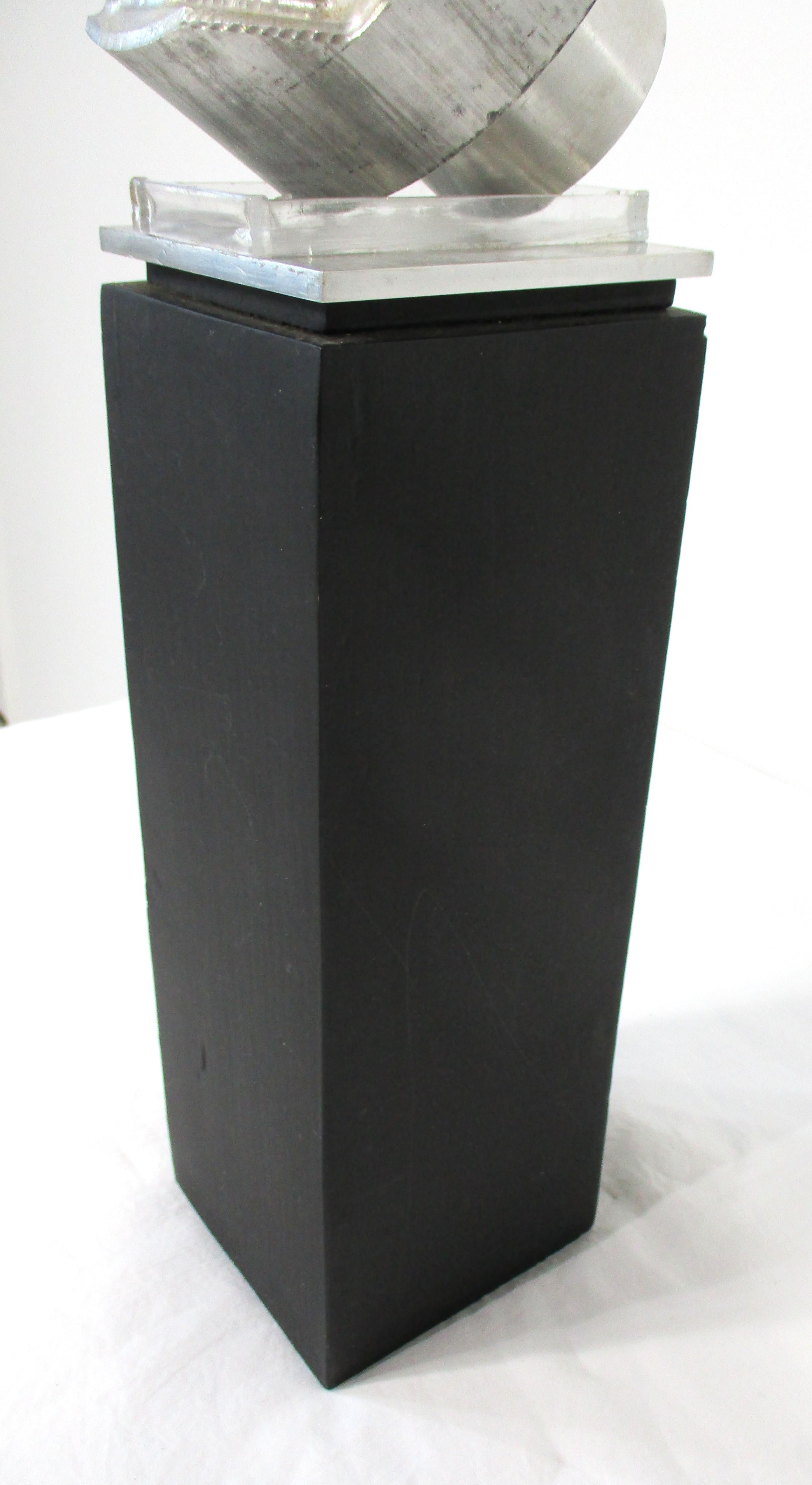 Scultura di testa/fronte in fusione di metà secolo firmata 