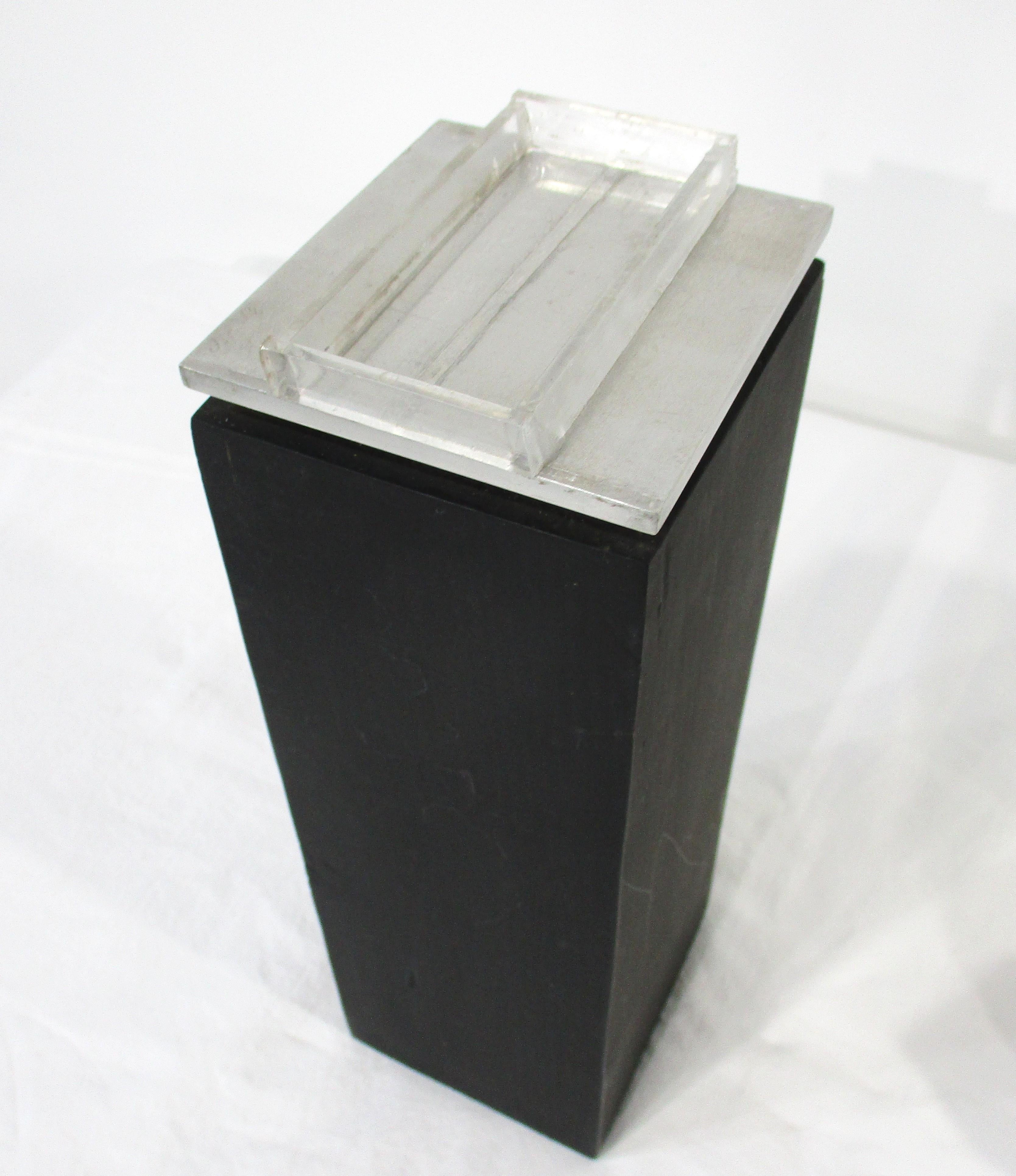 Scultura di testa/fronte in fusione di metà secolo firmata 