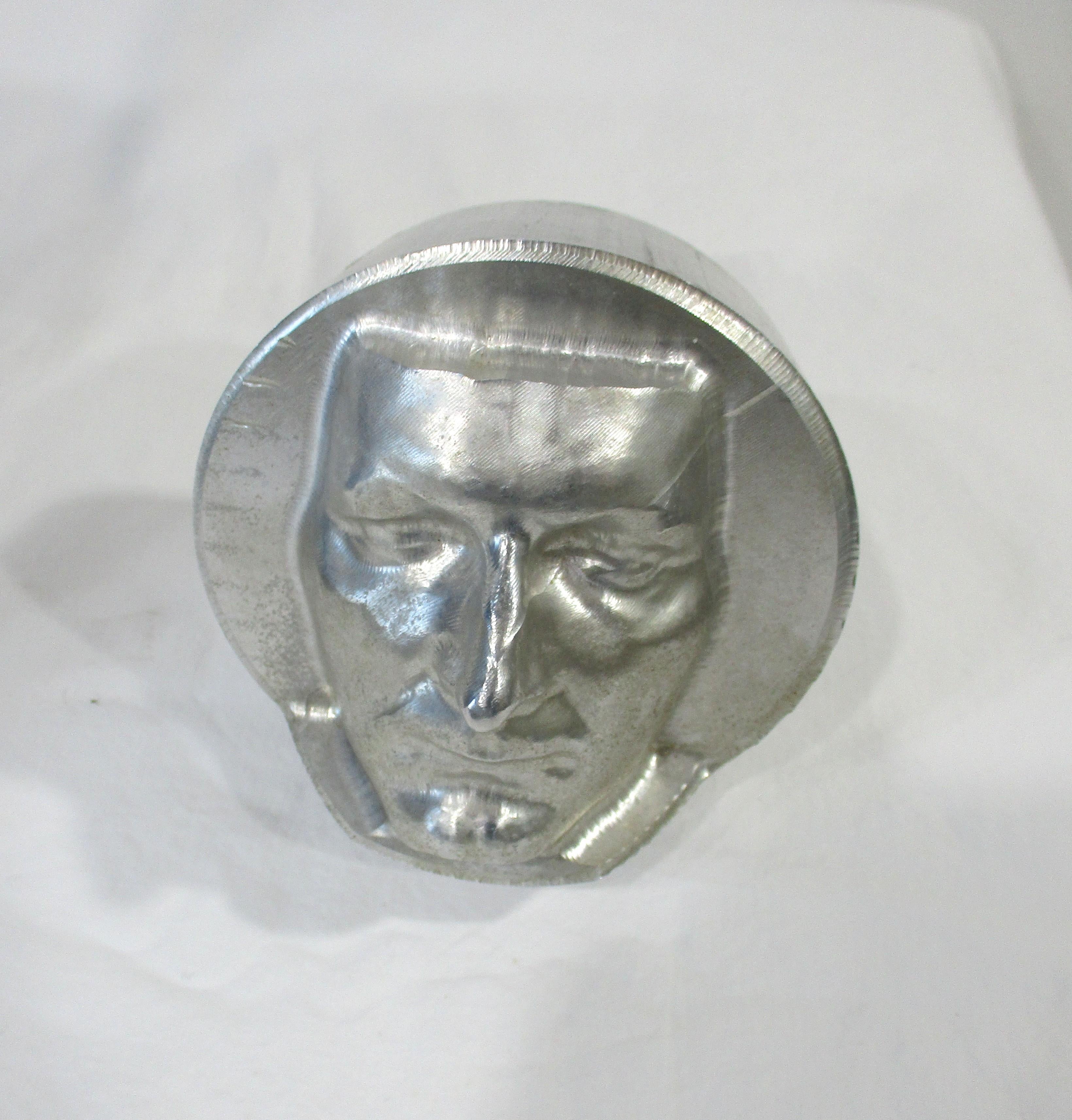 Scultura di testa/fronte in fusione di metà secolo firmata 