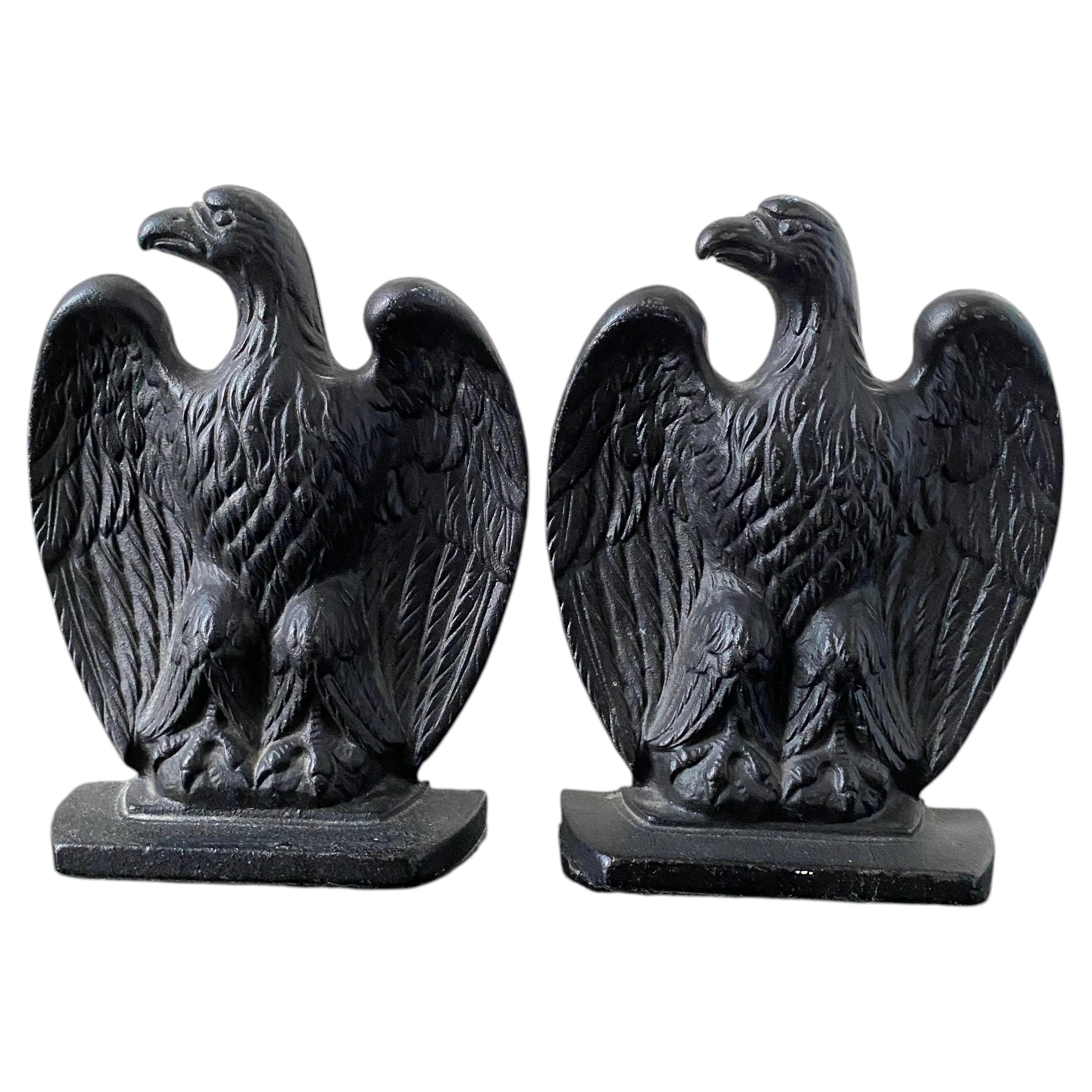 Fermalibri a forma di aquila in ghisa di metà secolo, realizzati da Robert Emig, anni '60