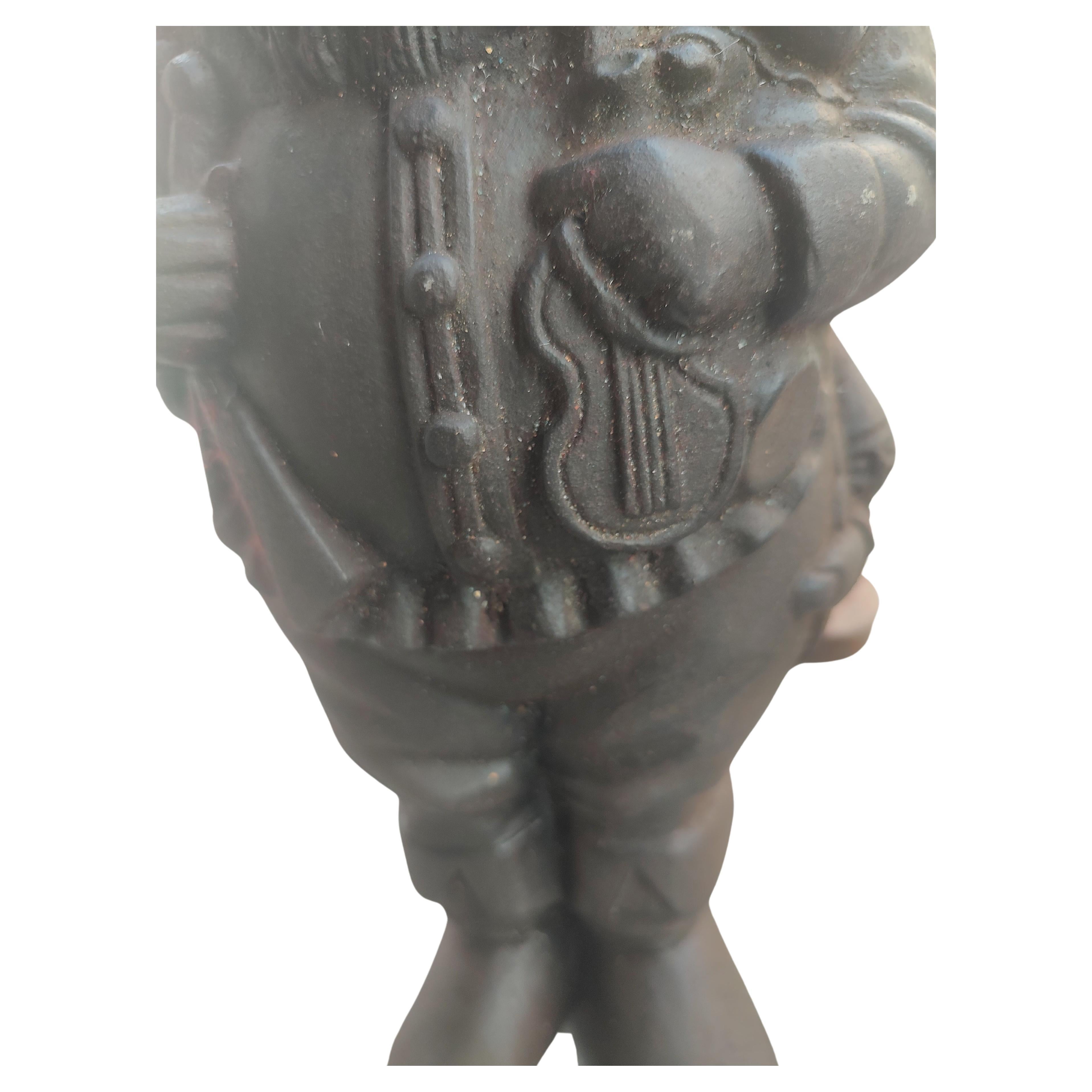 Androni figurati in ghisa di metà secolo, Babbo Natale, di Virginia Metal Crafters In condizioni buone in vendita a Port Jervis, NY