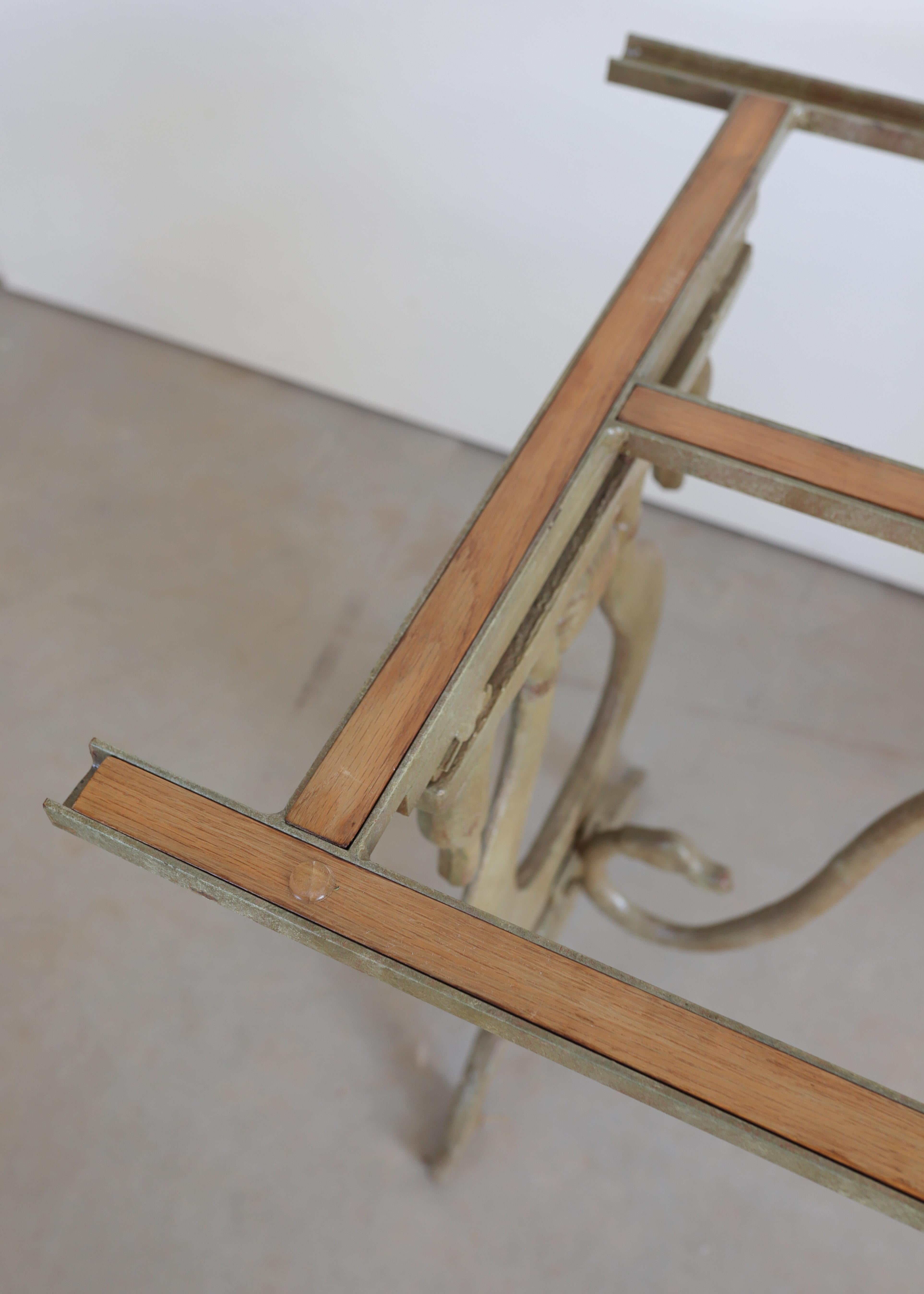 Table à col de cygne en fonte du milieu du siècle avec plateau en verre Bon état - En vente à Atlanta, GA