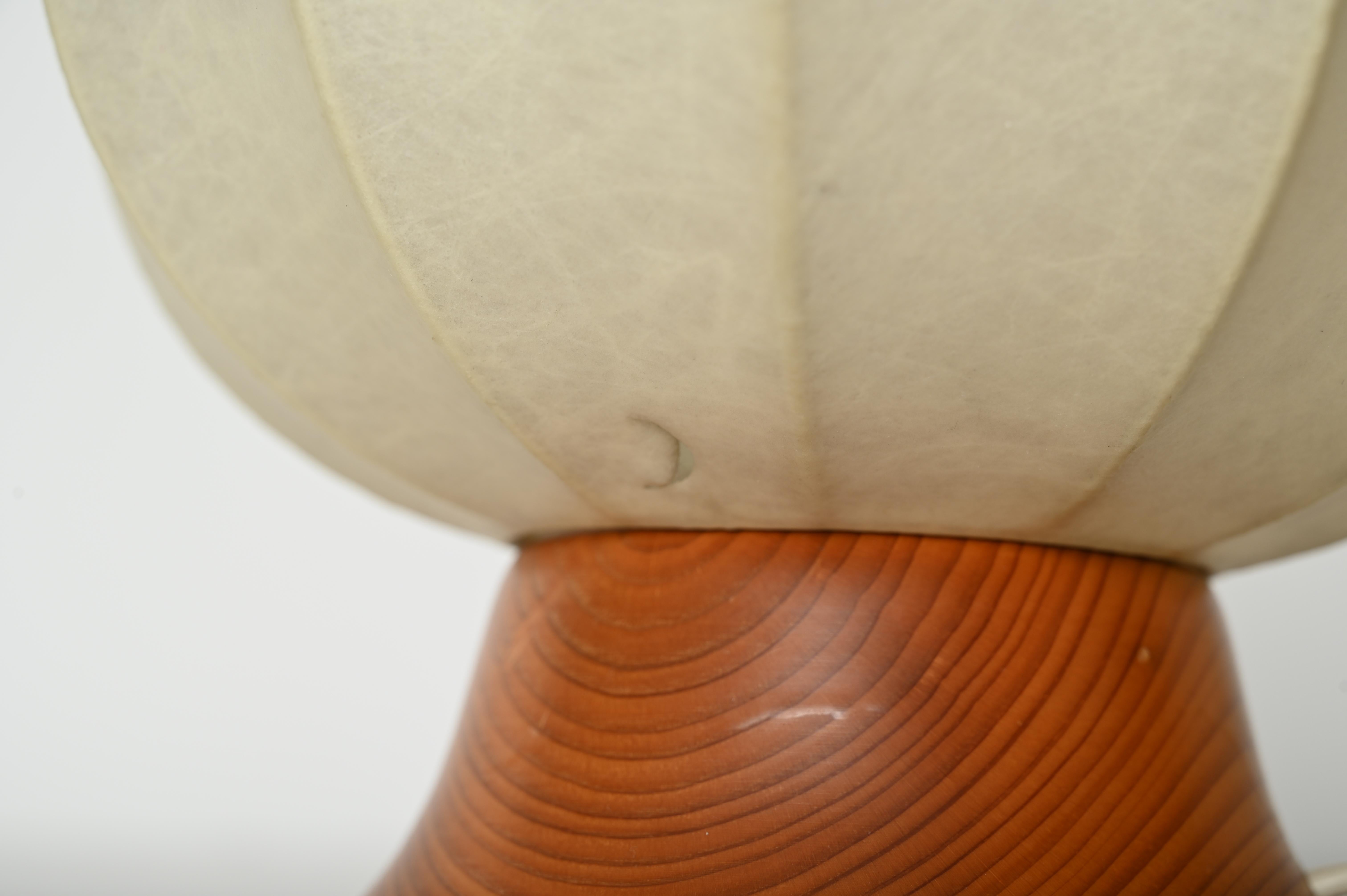 Paire de lampes de table cocon de Castiglioni du milieu du siècle dernier avec base en chêne, Italie années 1960 2