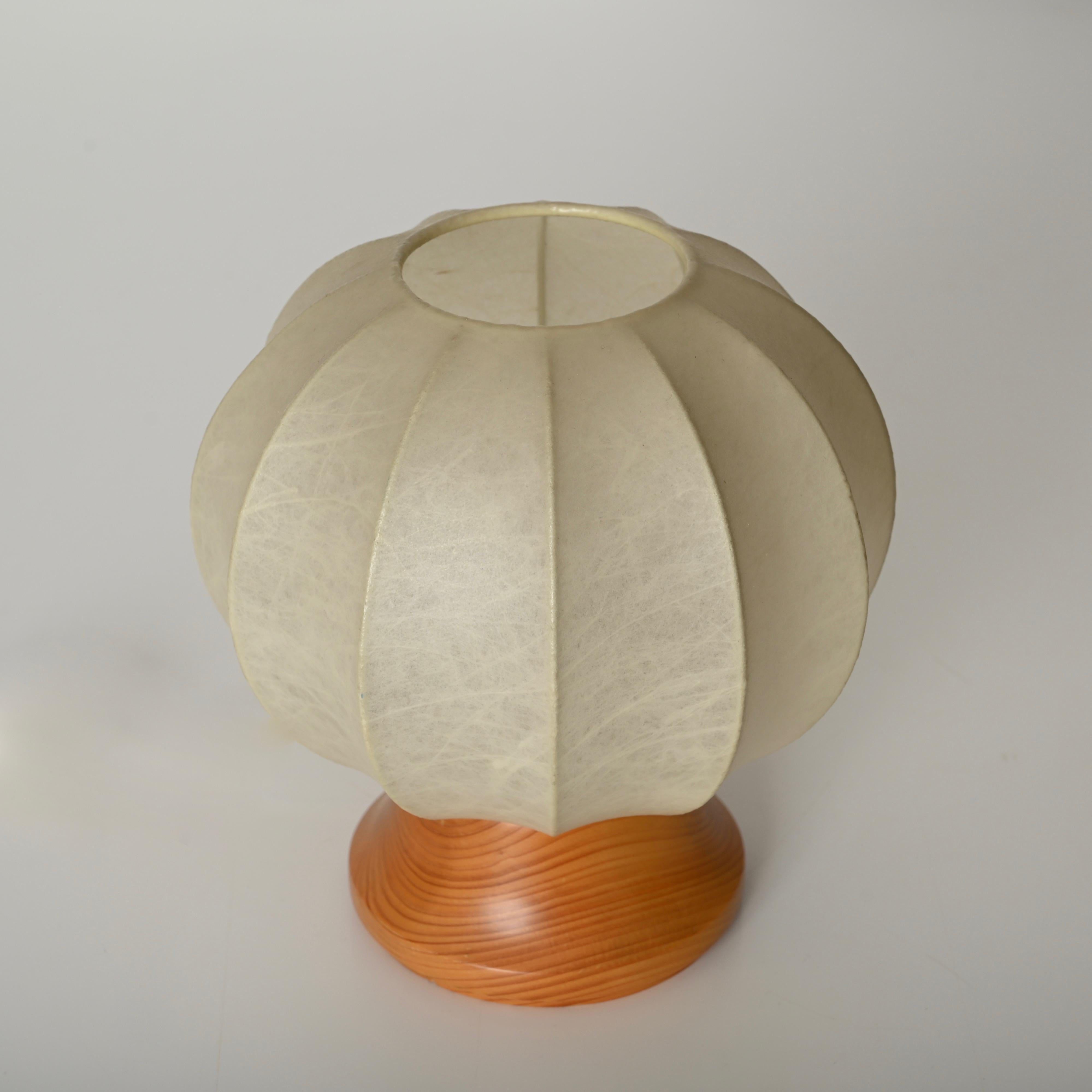 Métal Paire de lampes de table cocon de Castiglioni du milieu du siècle dernier avec base en chêne, Italie années 1960