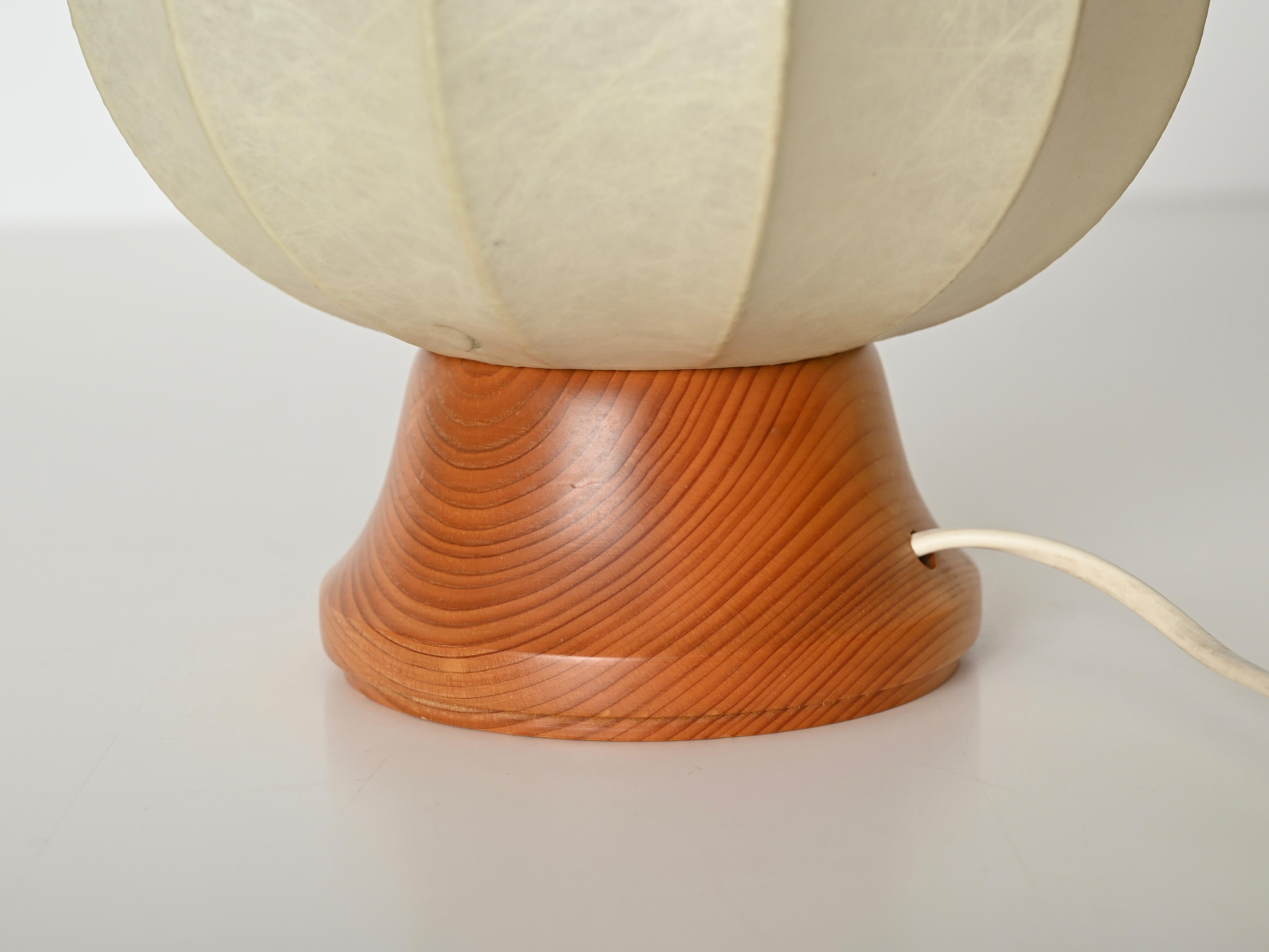 Paire de lampes de table cocon de Castiglioni du milieu du siècle dernier avec base en chêne, Italie années 1960 1