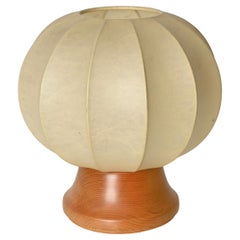Castiglioni de mediados de siglo Lámpara de mesa Cocoon con base de madera de roble, Italia Años 60