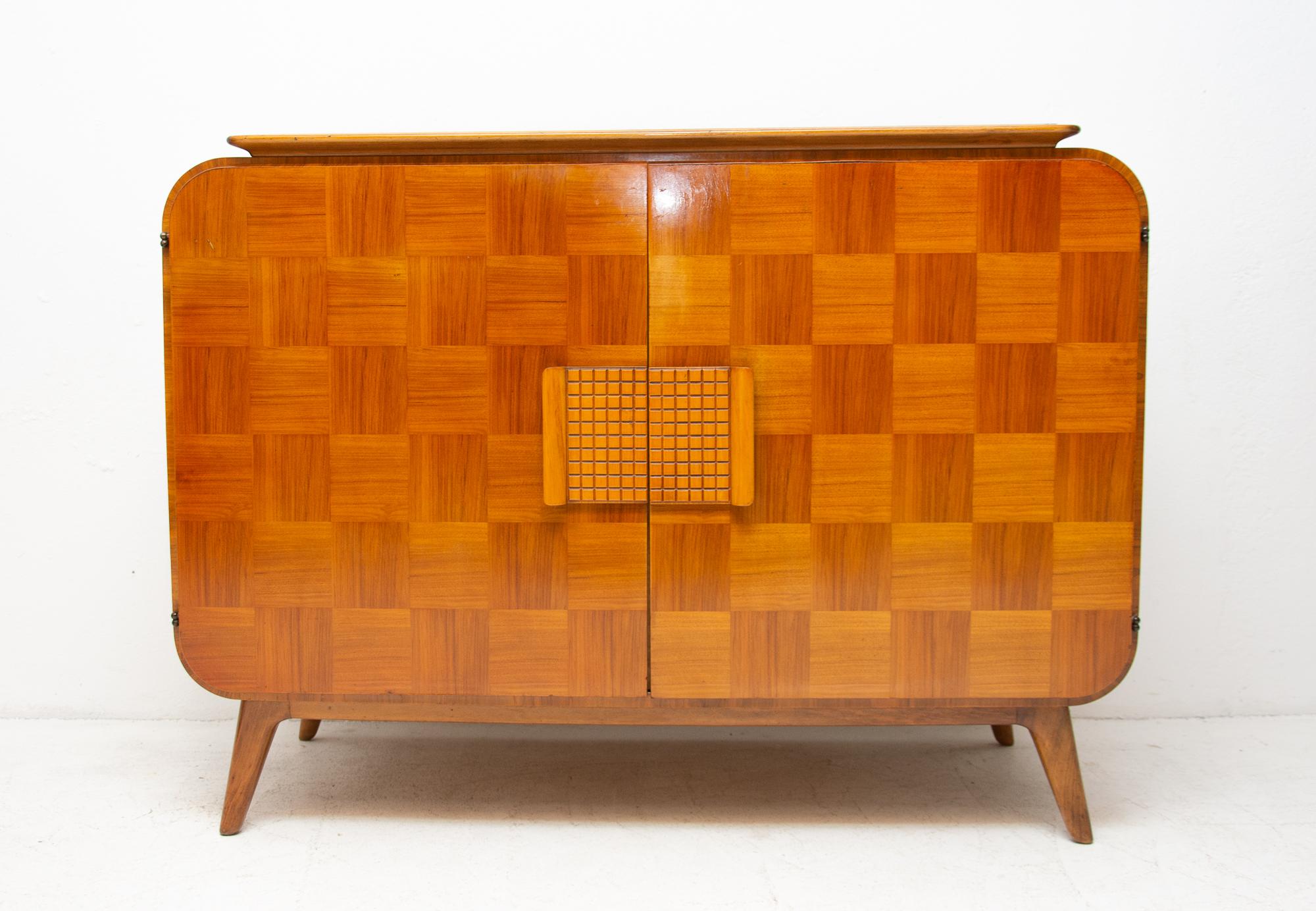 This midcentury sideboard was designed by world-renowned Czechoslovak architect Jindřich Halabala in 1947 and it was manufactured in UP Závody Brno in a limited edition for only two years since 1946.
This is an extremely successful piece of design.