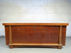 Coffre en cèdre du milieu du siècle par Cavalier