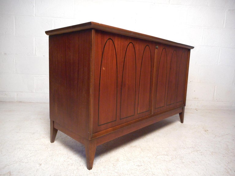 Midcentury Cedar Chest by Lane Furniture For Sale at 1stDibs