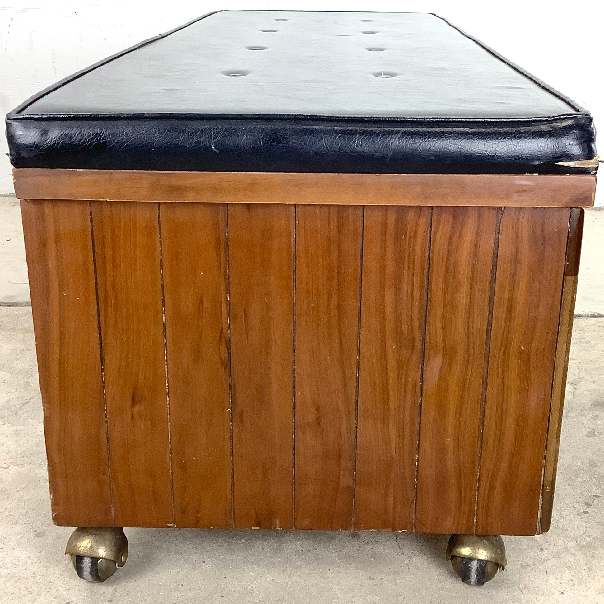 Midcentury Cedar Storage Bench from Lane Furniture 1