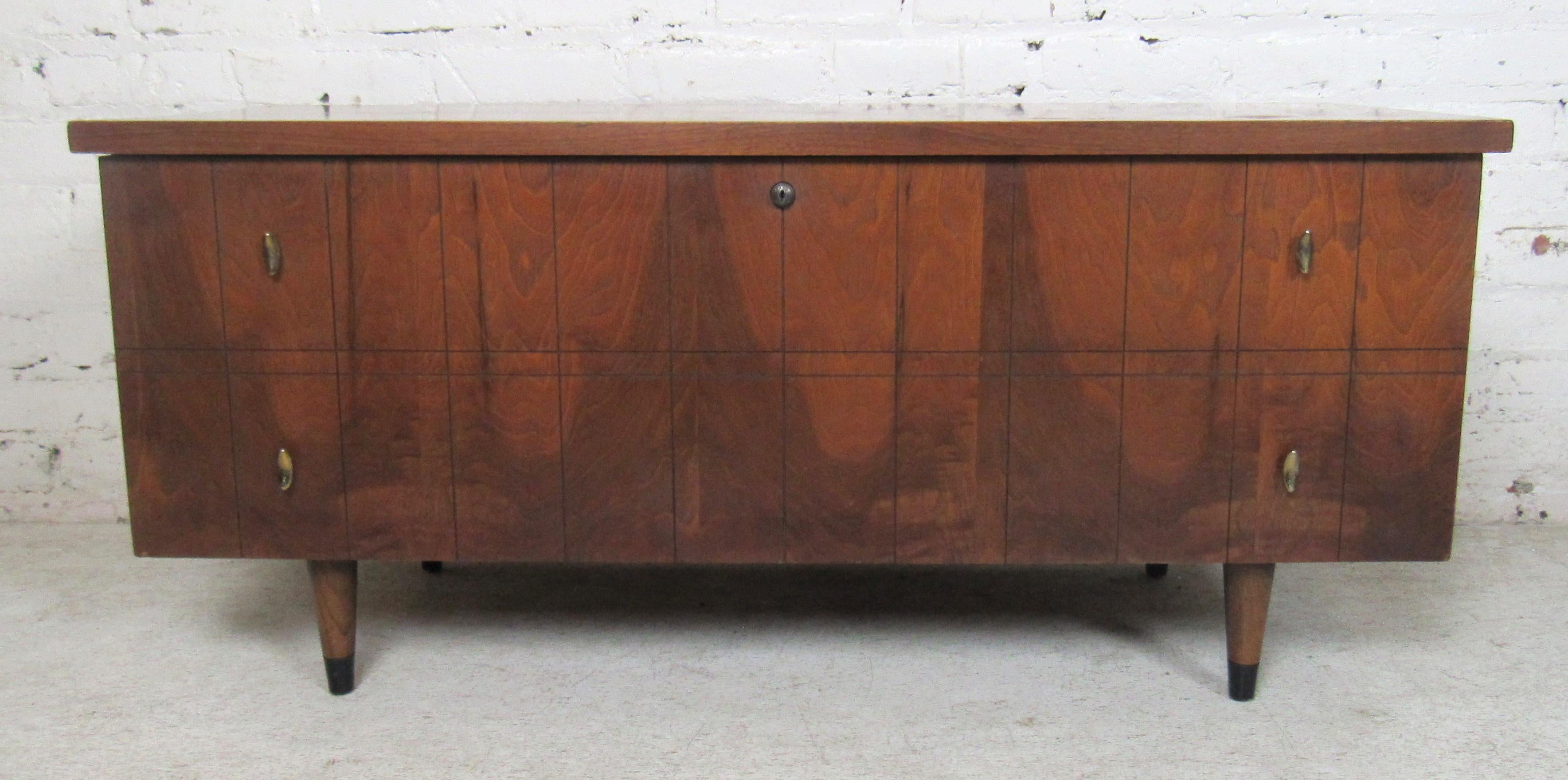 Low trunk with cedar wood inside and Mid-Century Modern style outside. Made by Lane Furniture.
(Please confirm item location - NY or NJ - with dealer).
  
