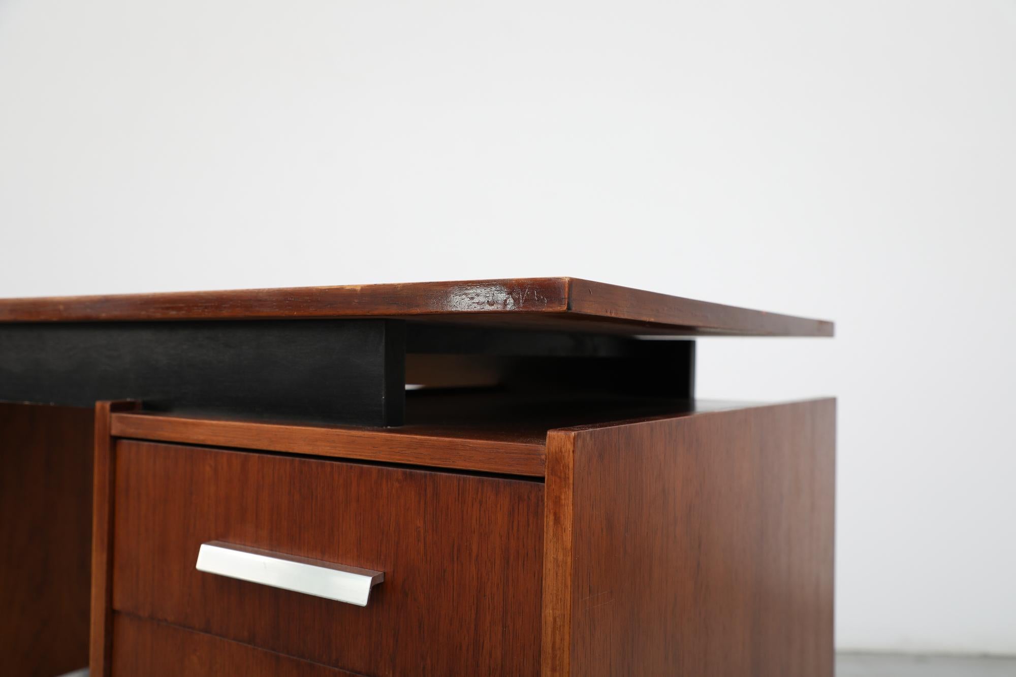 Mid-Century 6 Schubladen Teak Tijsseling Schreibtisch mit schwebender Platte und Chrom Beinen 9
