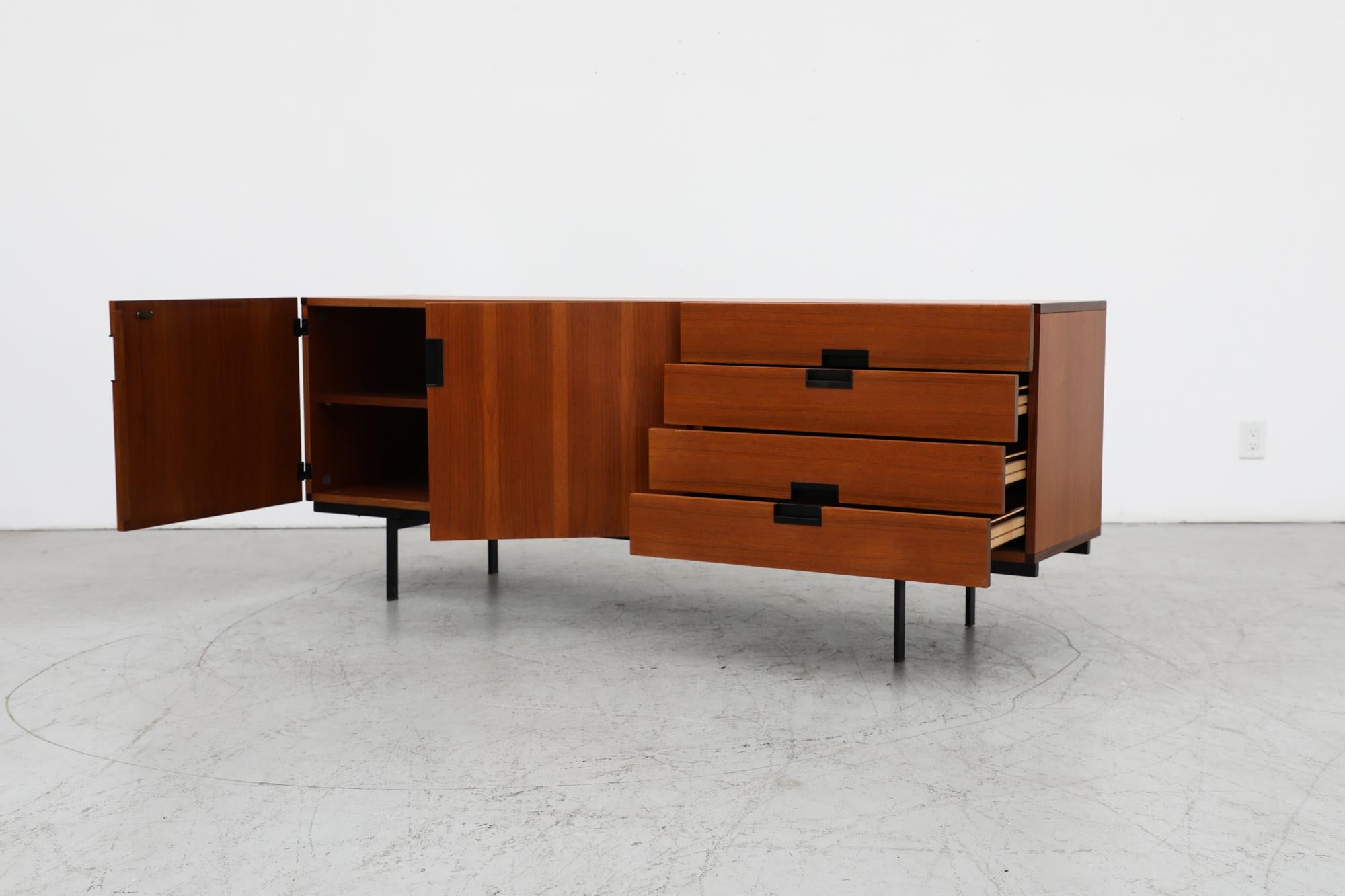 Mid-Century Cees Braakman 'DU04' Japanese Series Credenza for Pastoe in Teak In Good Condition For Sale In Los Angeles, CA