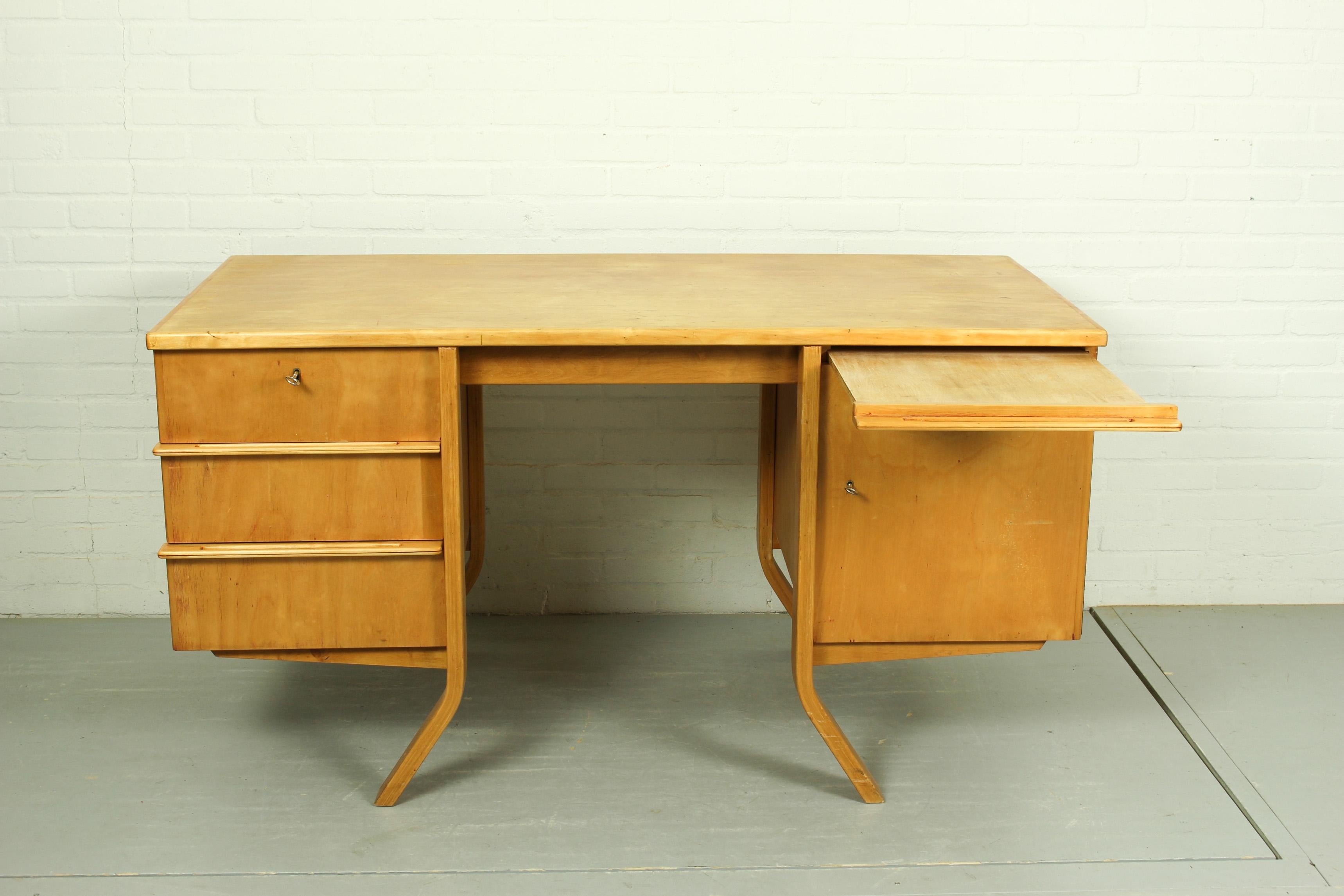 Mid Century Cees Braakman EB04 Birke Pastoe Schreibtisch (Niederländisch) im Angebot