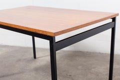 Tavolo da pranzo Cees Braakman Serie Giapponese con piano in Wood dai toni caldi e struttura nera