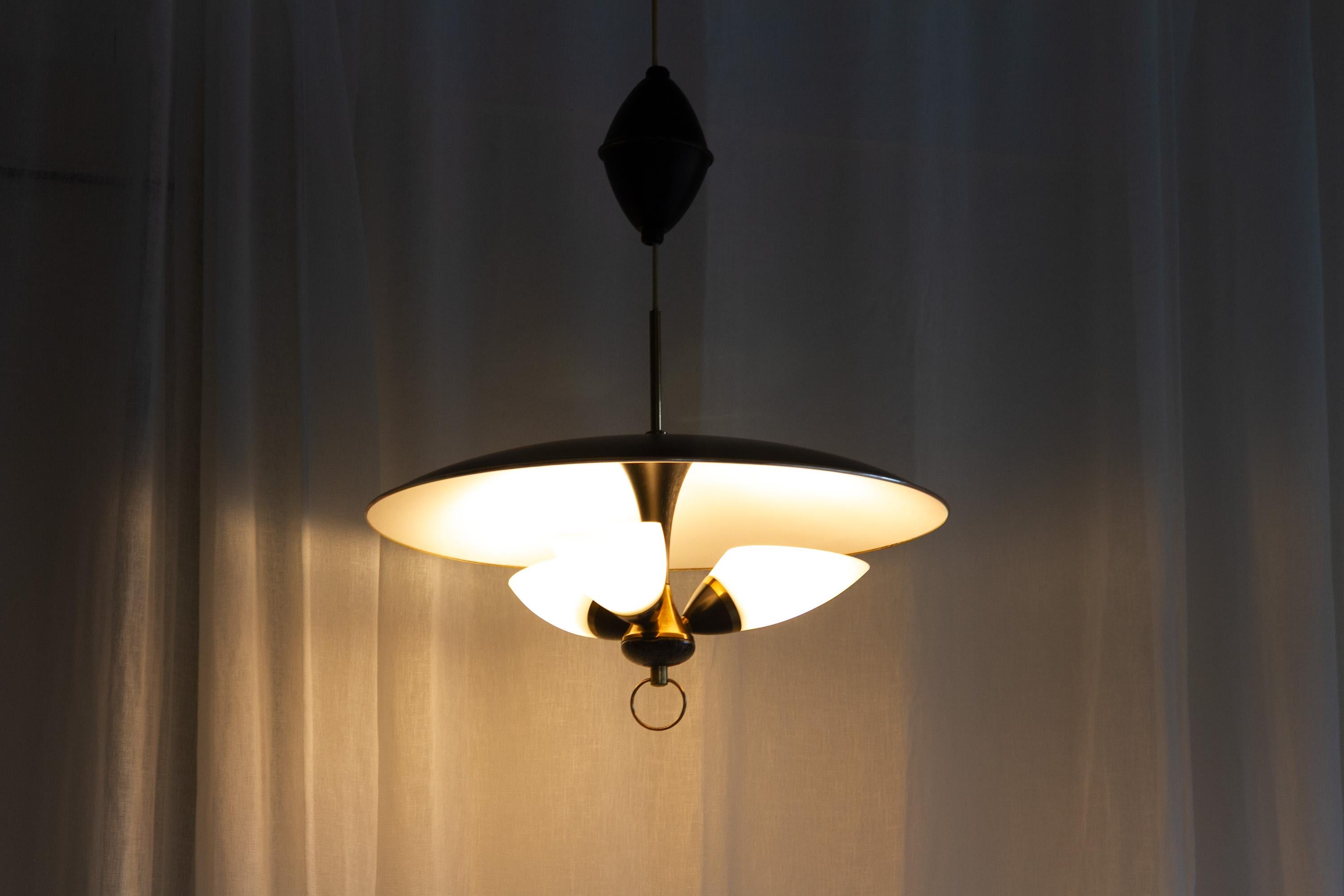 Ciondolo da soffitto di metà secolo di T. Røste & Co, Norvegia. 1950s. in vendita 7