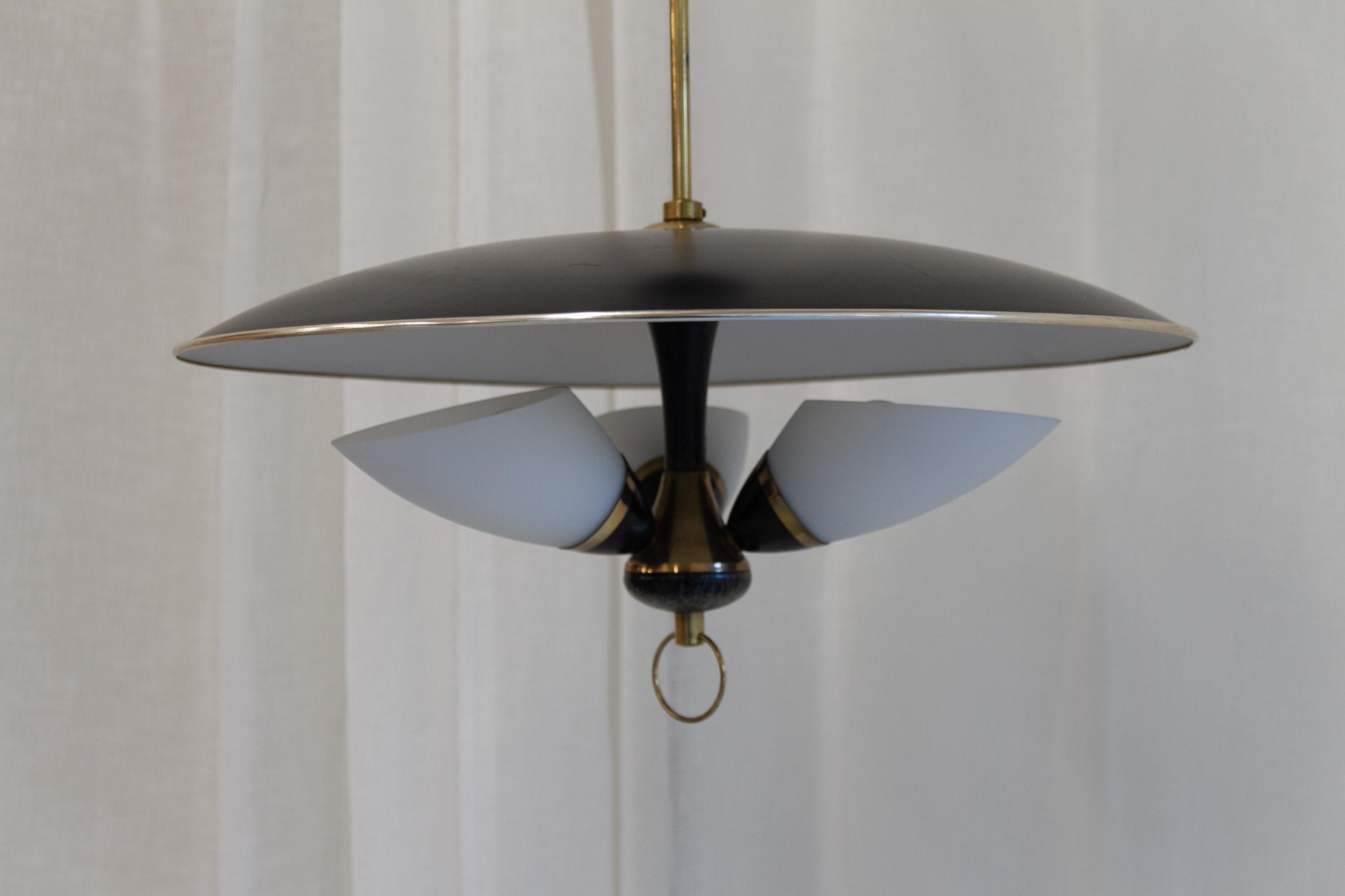 Mid-Century moderno Ciondolo da soffitto di metà secolo di T. Røste & Co, Norvegia. 1950s. in vendita