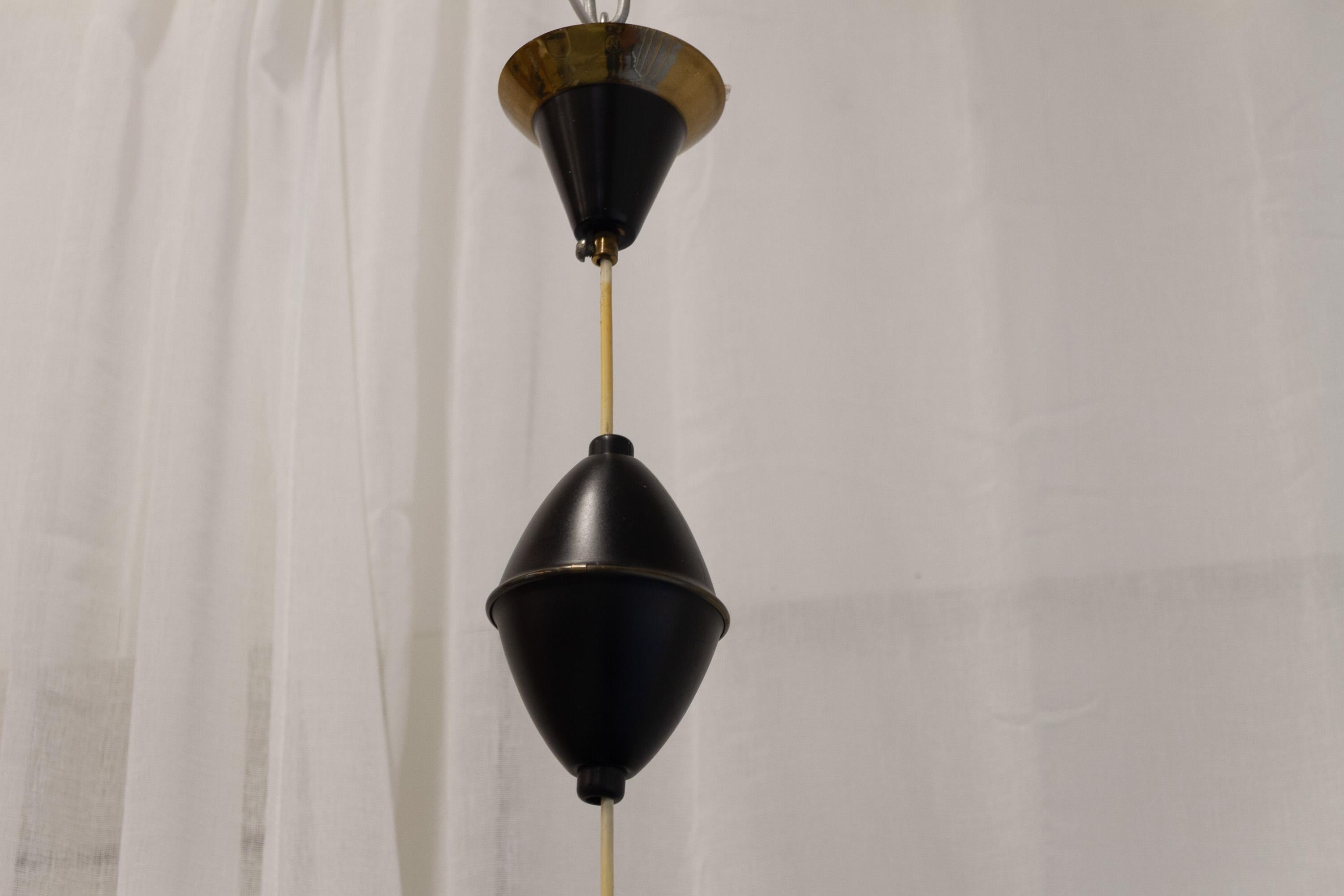 Norvegese Ciondolo da soffitto di metà secolo di T. Røste & Co, Norvegia. 1950s. in vendita
