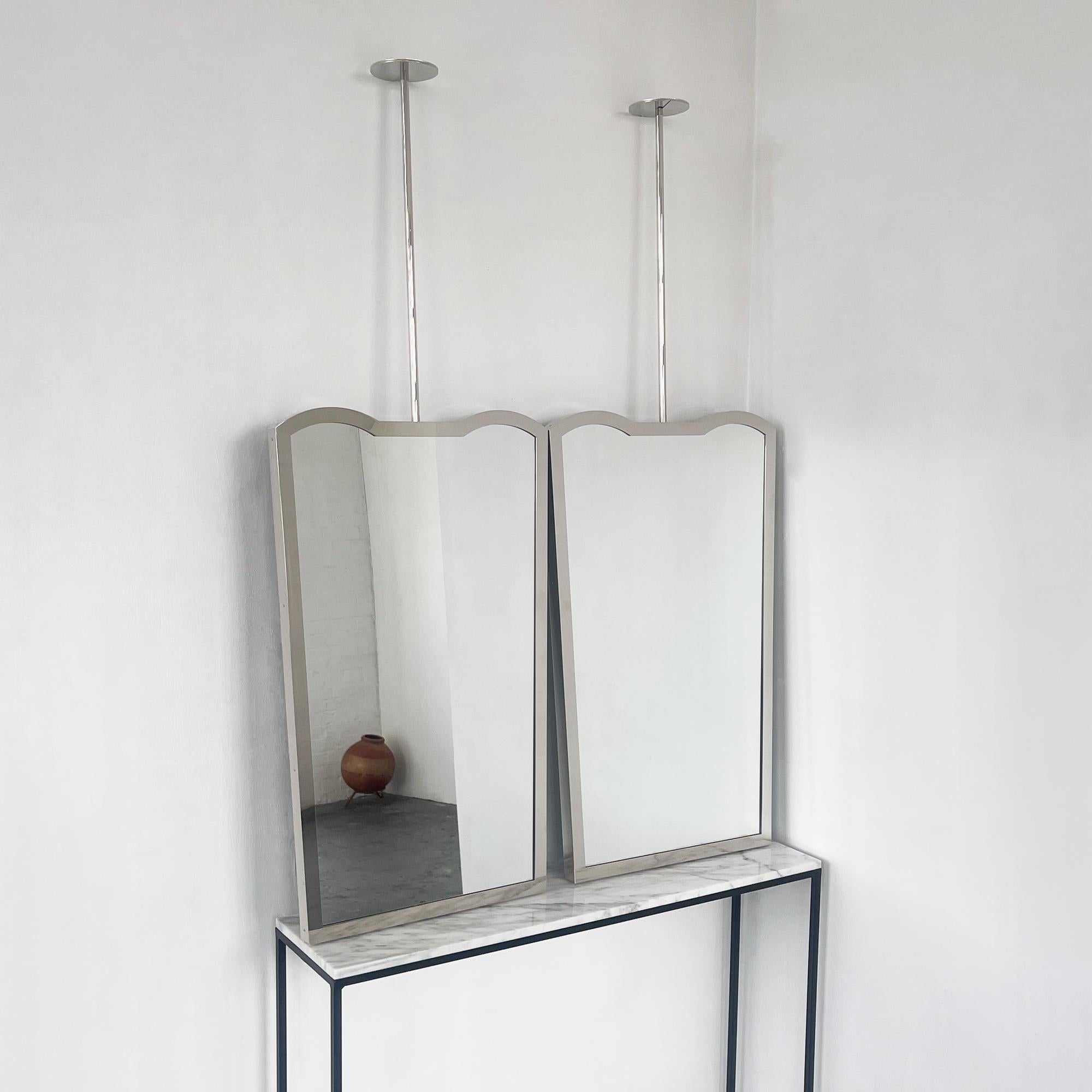Miroir suspendu au plafond du milieu du siècle dernier avec cadre en métal nickelé, trois pièces vintage en vente 3