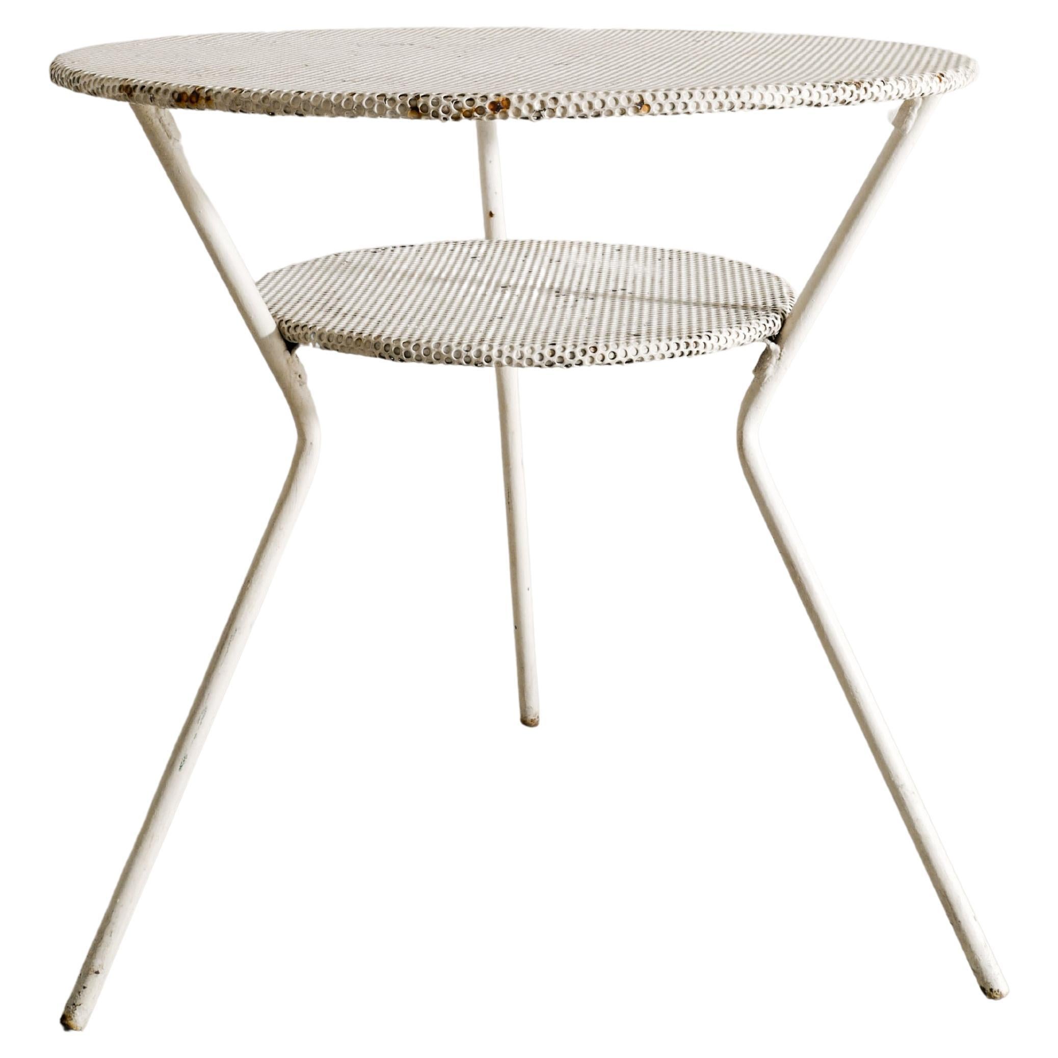Tavolo da caffè centrale del Mid Century in metallo bianco nello stile di Mathieu Matégot, anni '50