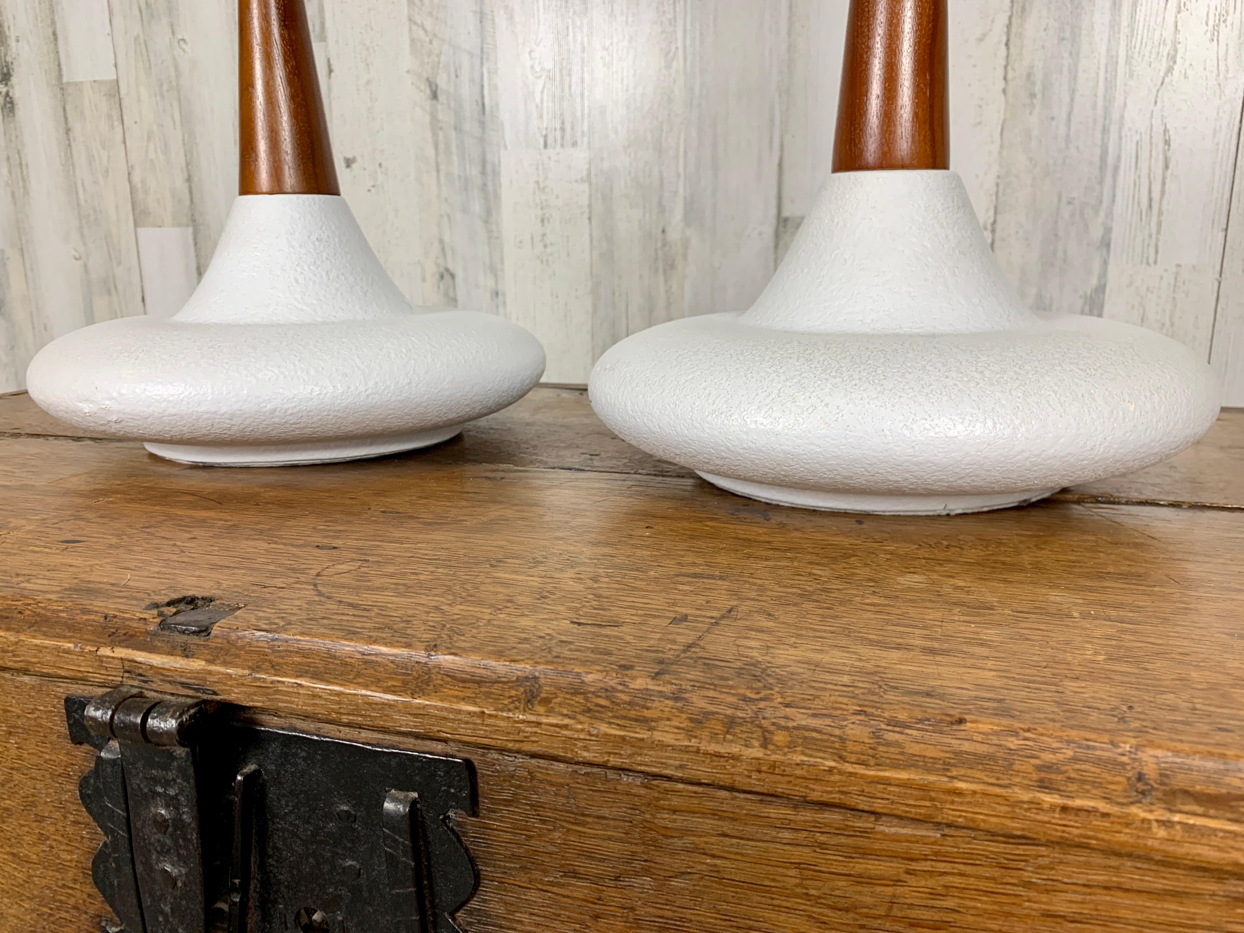Mid-Century Ceramic and Walnut Table Lamps For Sale 4