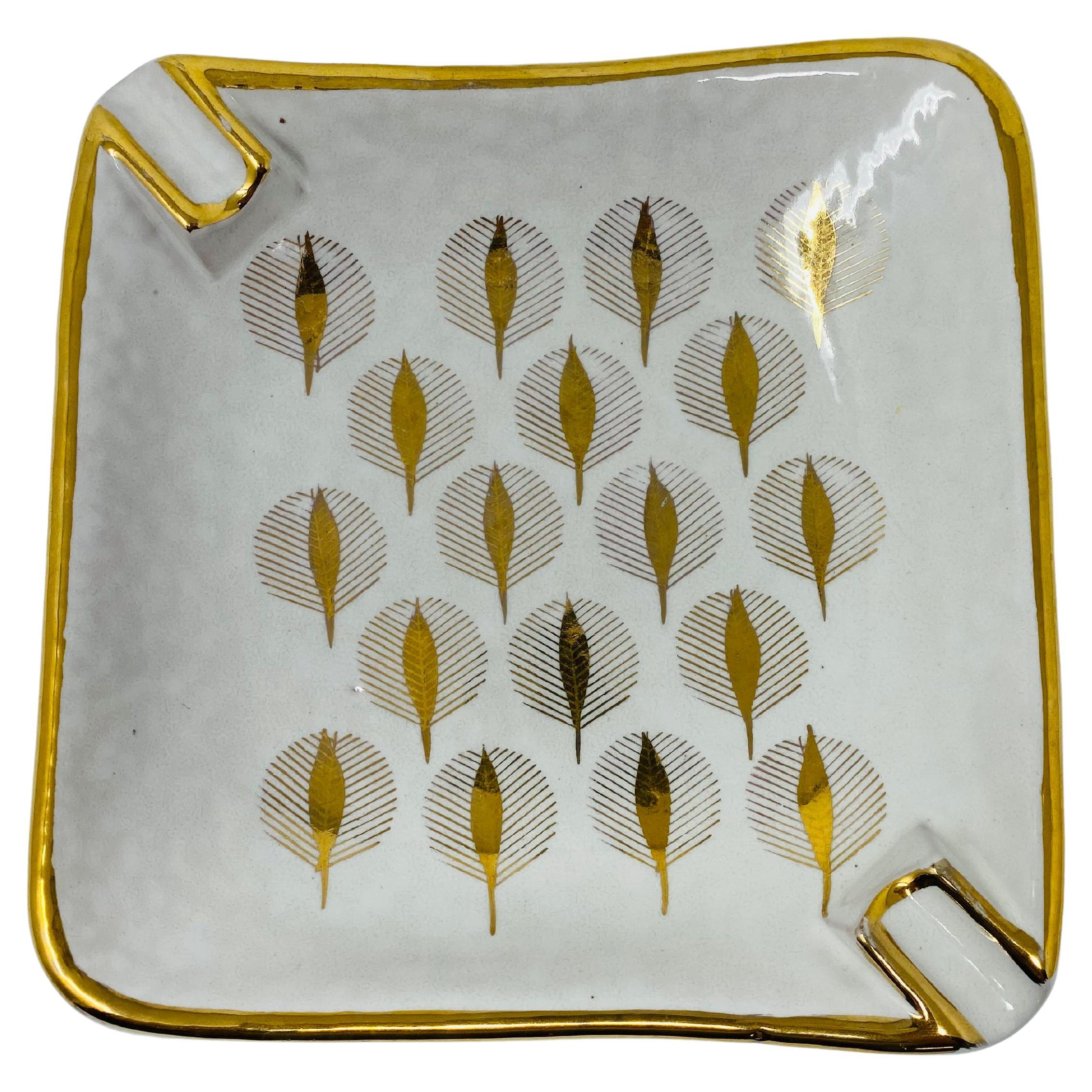 Cenicero de cerámica de mediados de siglo Diseño en pan de oro Firmado Italia en venta