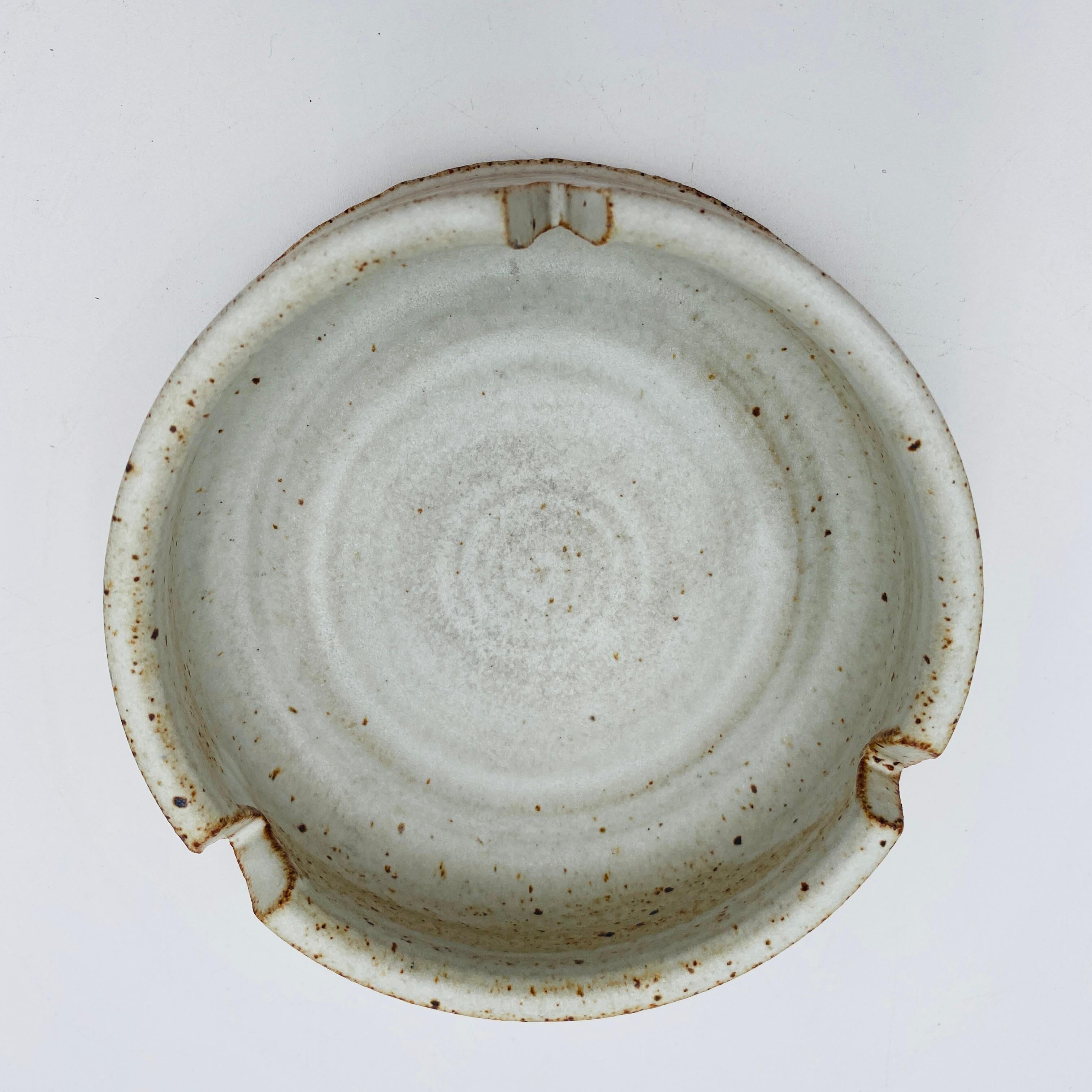 Céramique Cendrier en céramique du milieu du siècle signé 1960 en vente