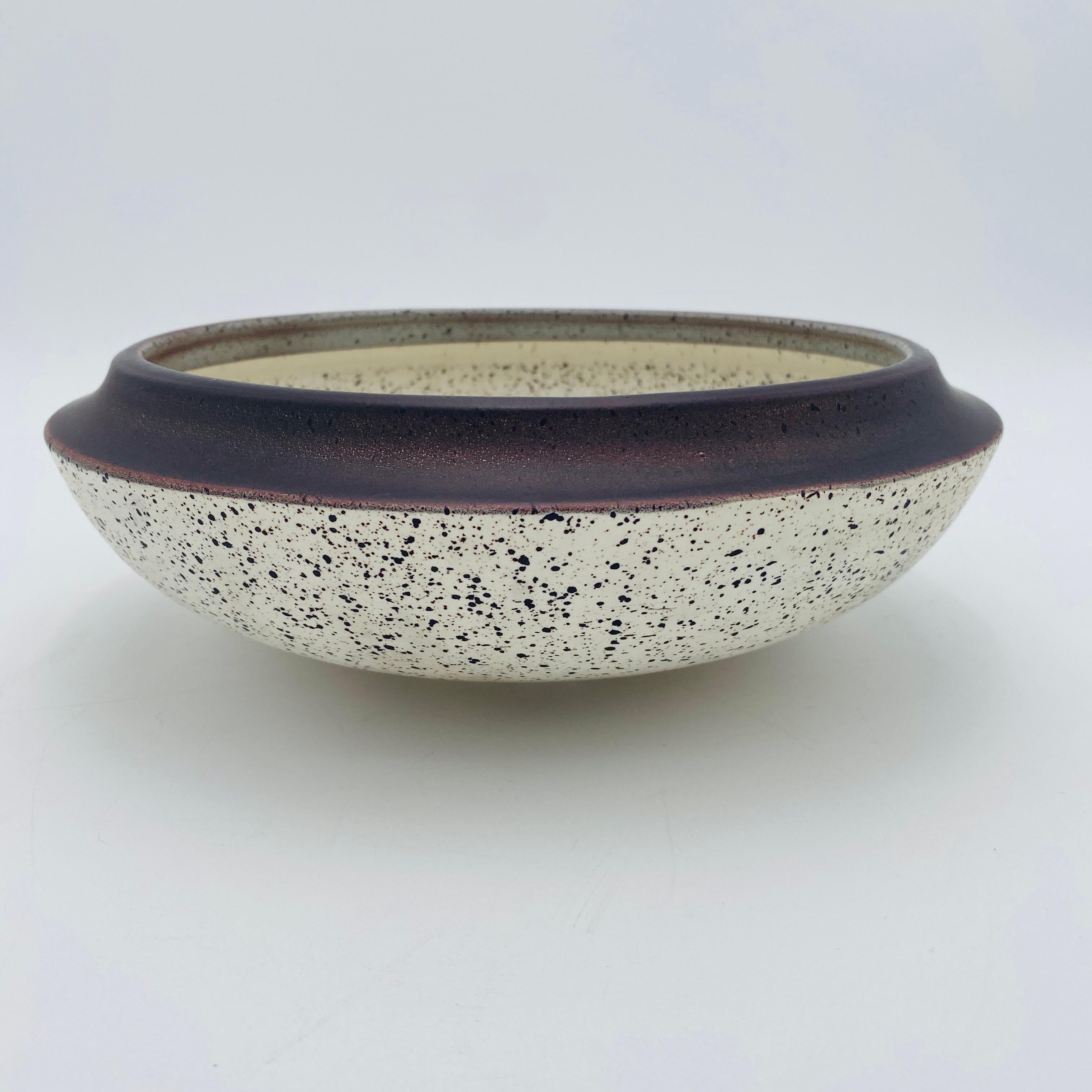 Mid-Century moderno Ciotola in ceramica di metà secolo Studio Pottery firmata Heath 1940s