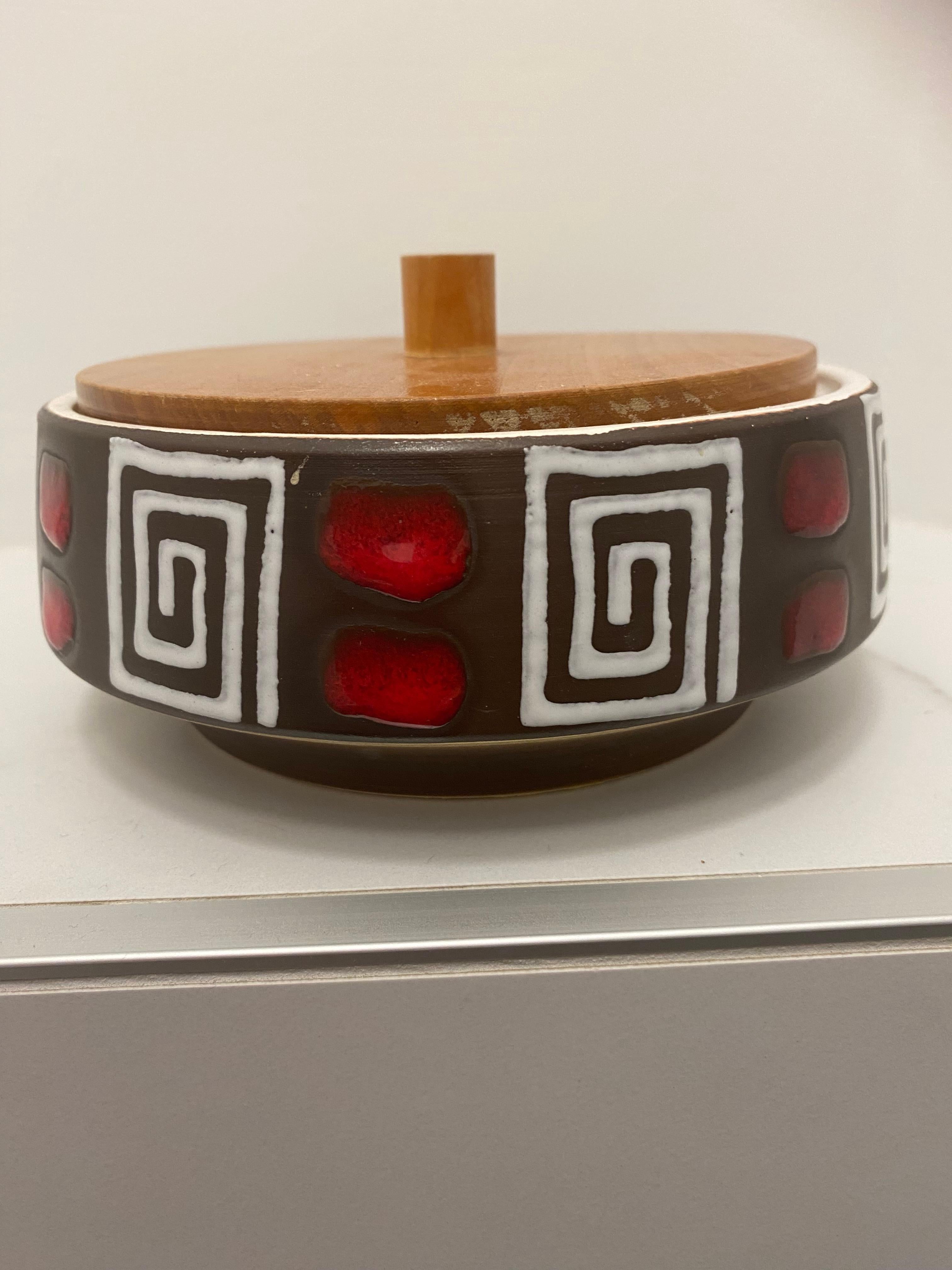 Very nice Mid Century Modern bowl with wooden top. Nice for keeping your favourite chocolates.