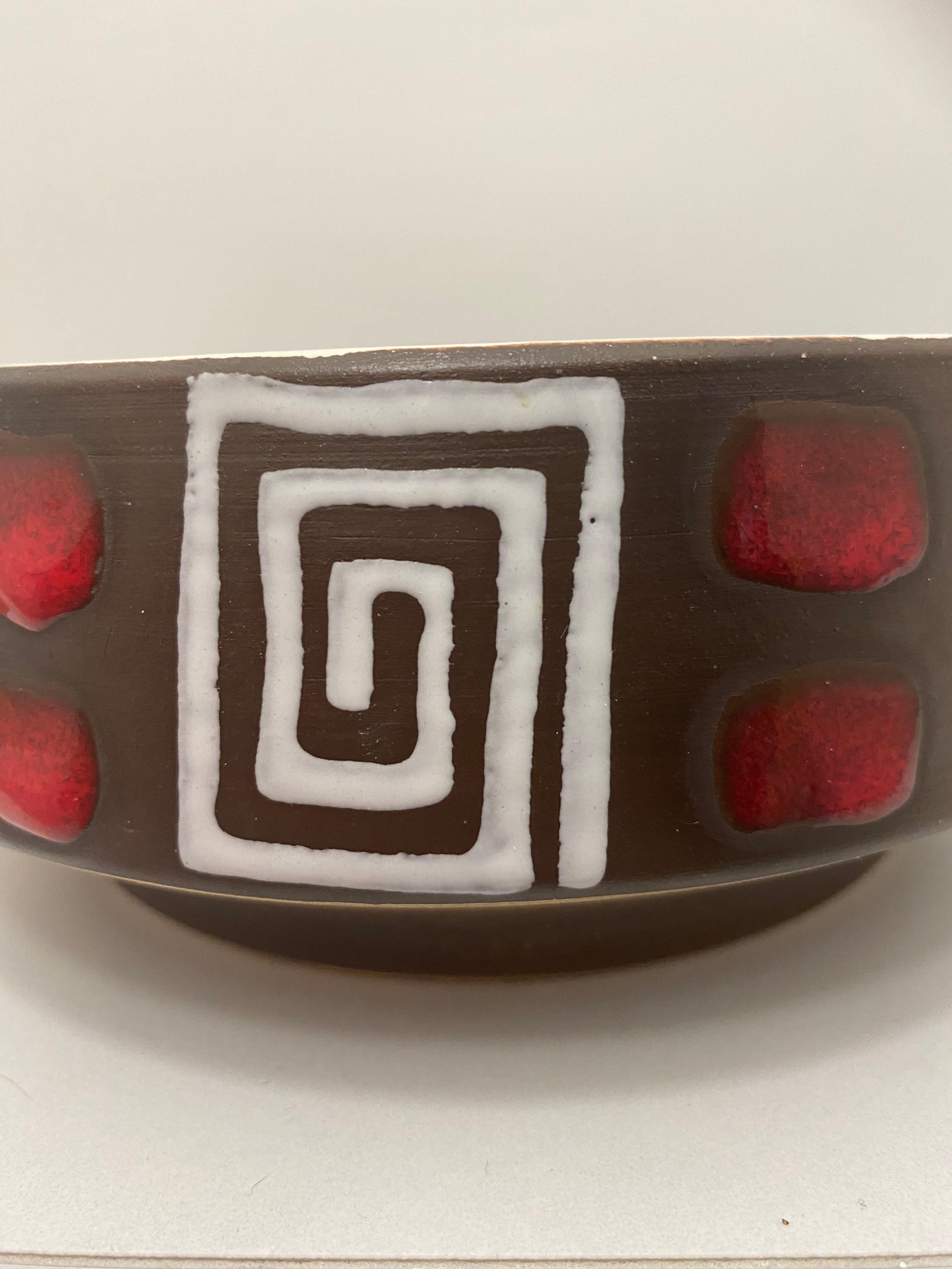 Hand-Painted Mid-Century Ceramic Bowl with wooden top For Sale