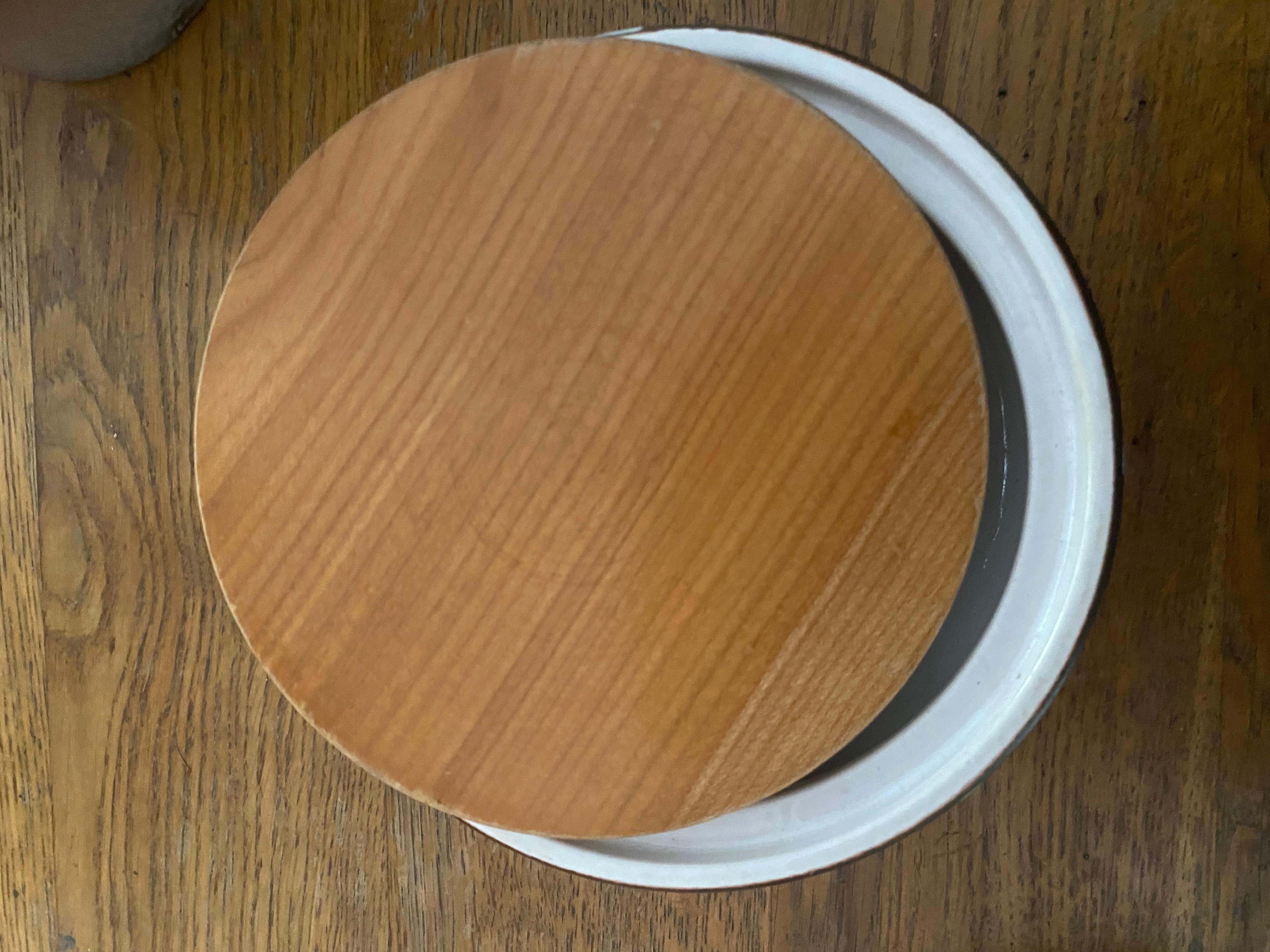Mid-Century Ceramic Bowl with wooden top For Sale 2