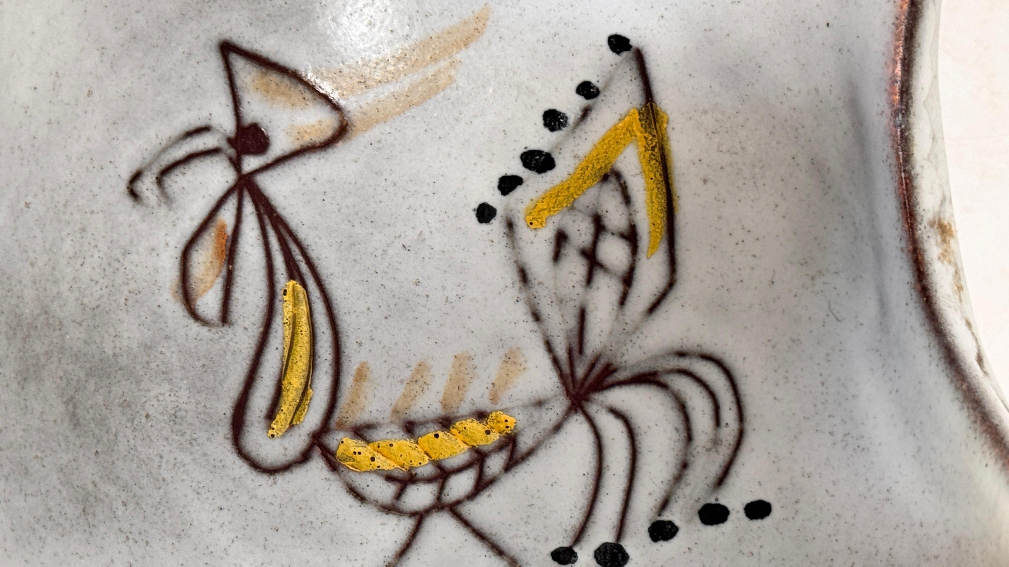 Francese Piatto da portata in ceramica di metà secolo con motivo di gallo - Piatto decorativo francese del 1960 in vendita