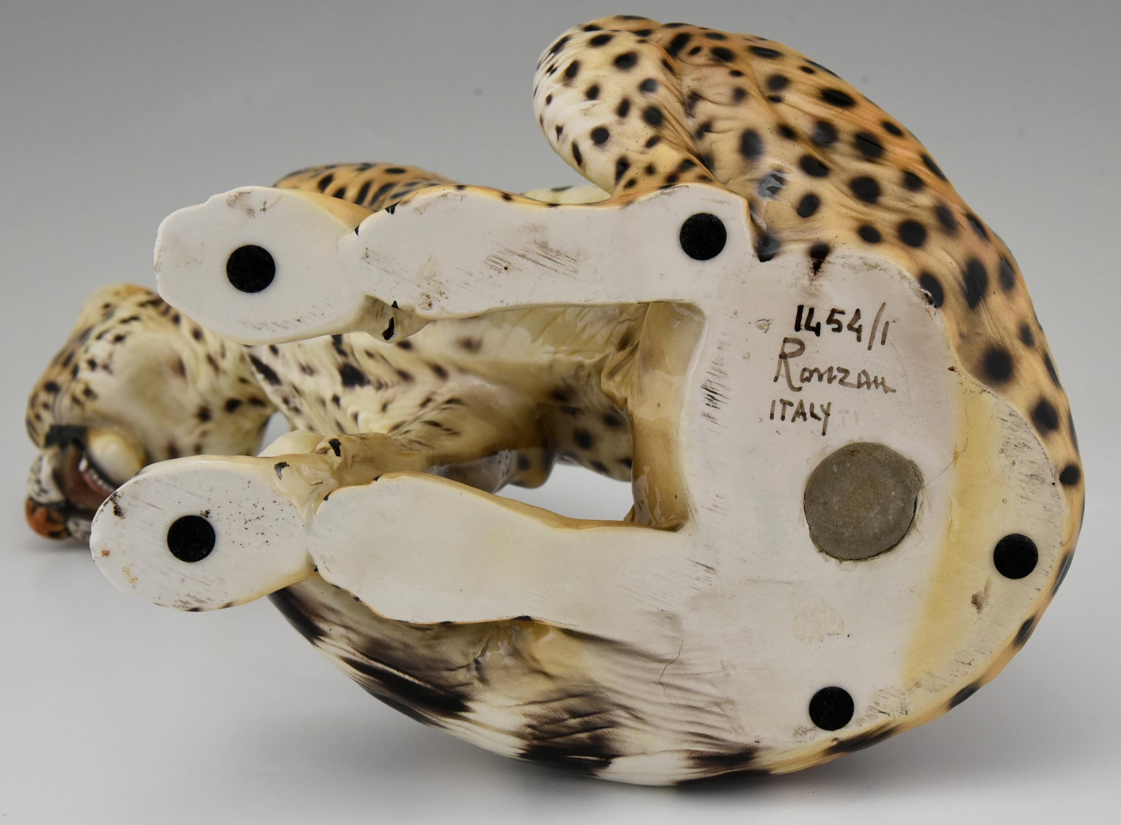 Midcentury Ceramic cheetah leopard sculpture by Giovanni Ronzan, Italy, 1960 In Good Condition In Antwerp, BE