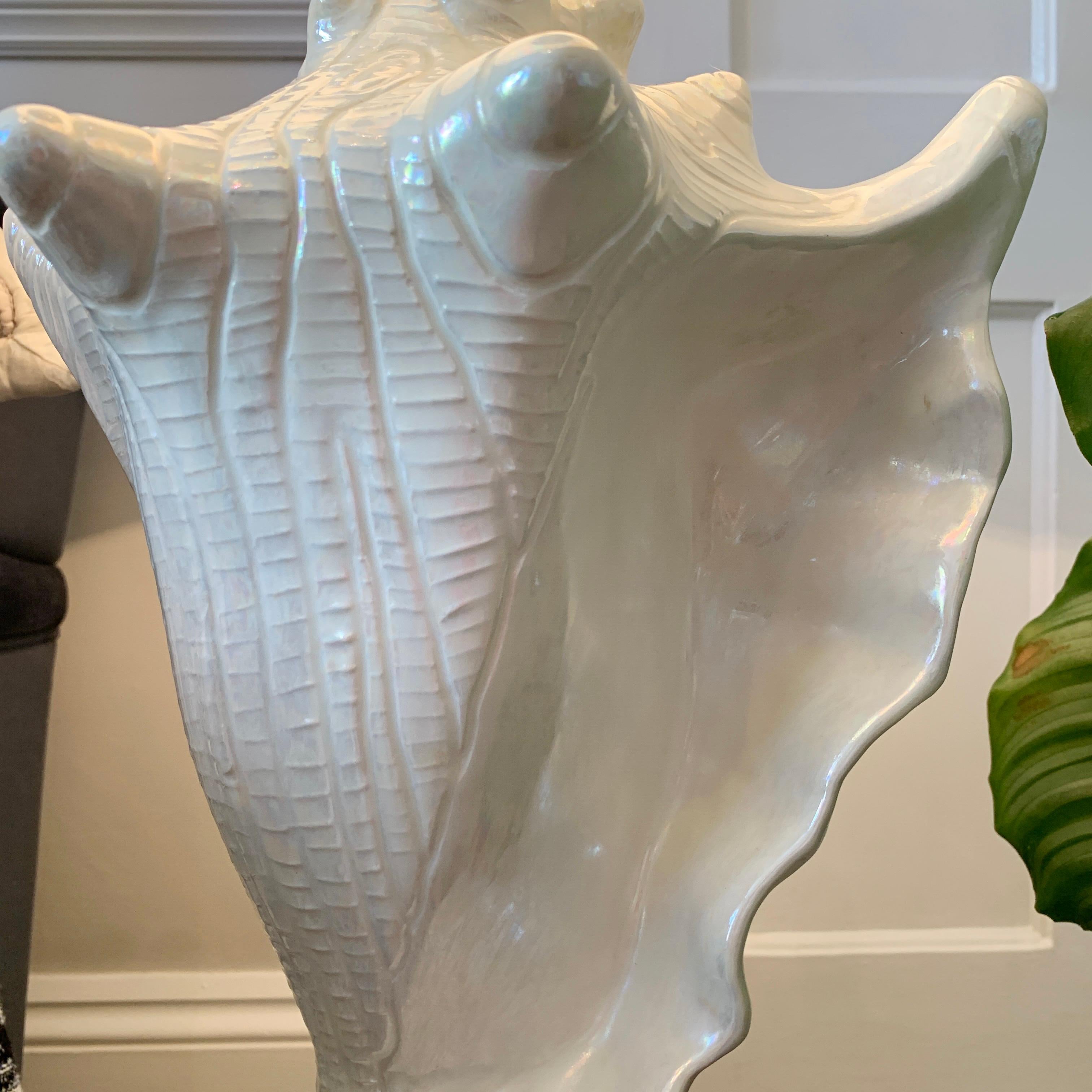 Mid Century Ceramic Conch Shell Table Lamp In Good Condition In Hastings, GB