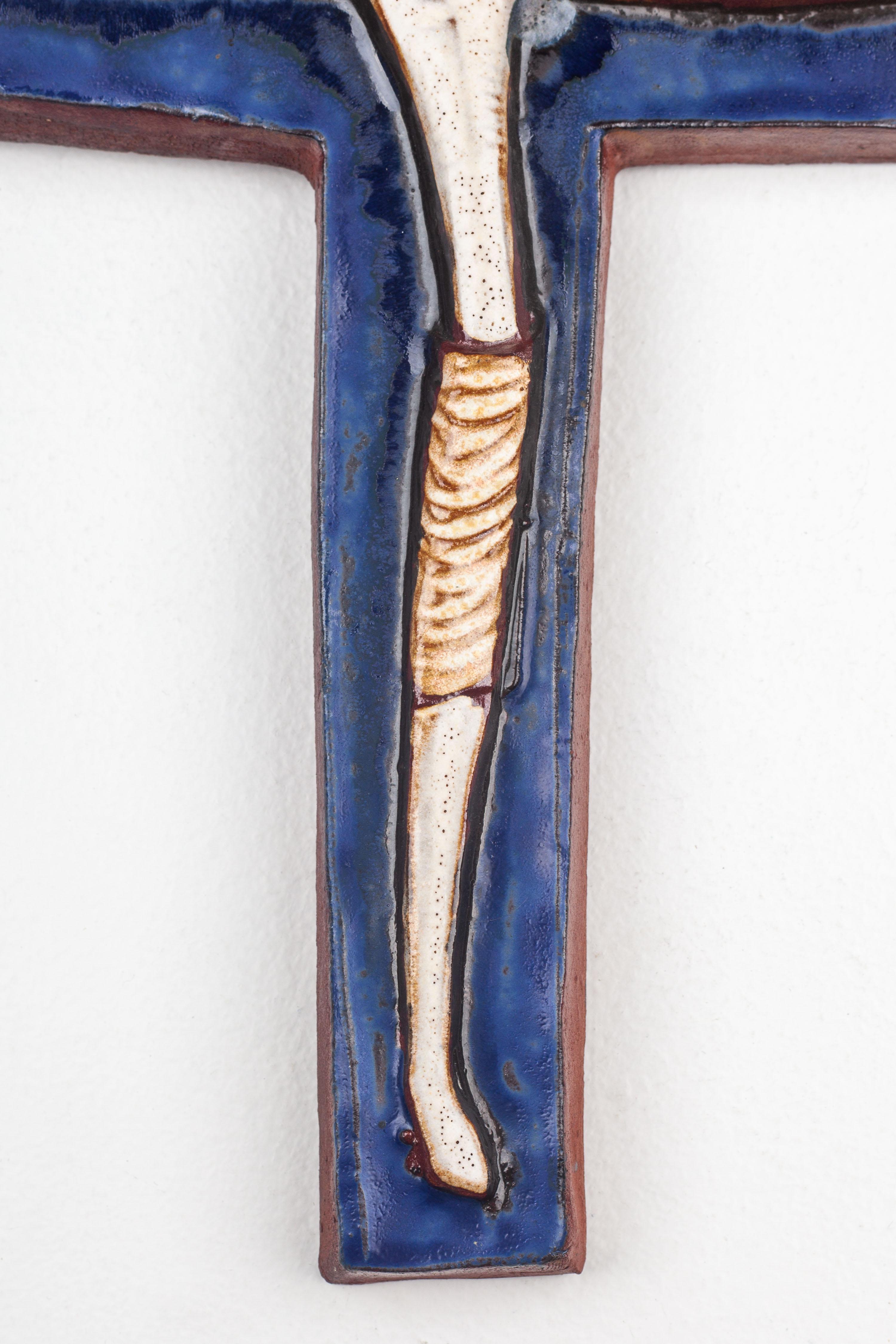 Mid-Century Ceramic Crucifix with Cobalt Glaze For Sale 5