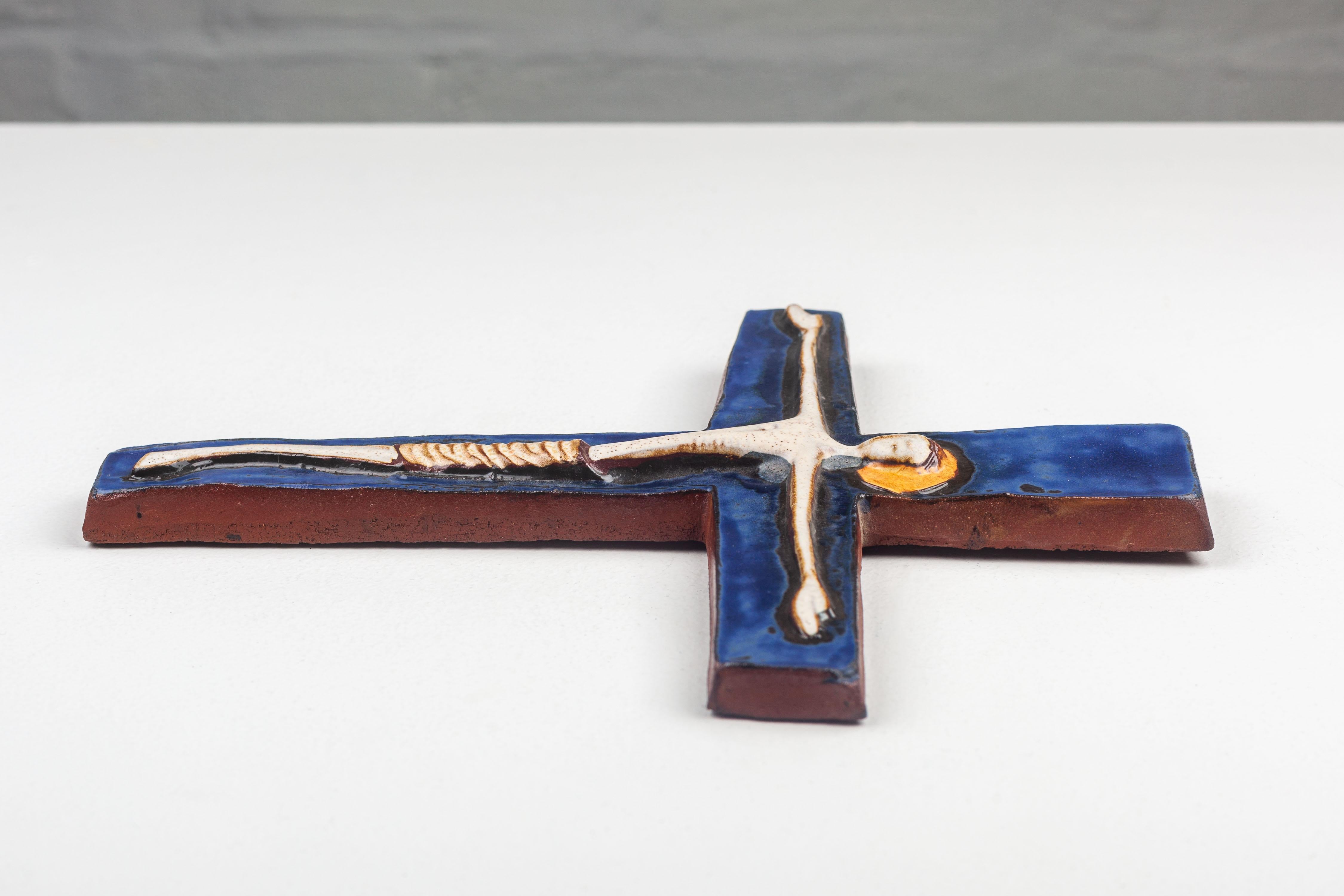 Mid-Century Ceramic Crucifix with Cobalt Glaze For Sale 7