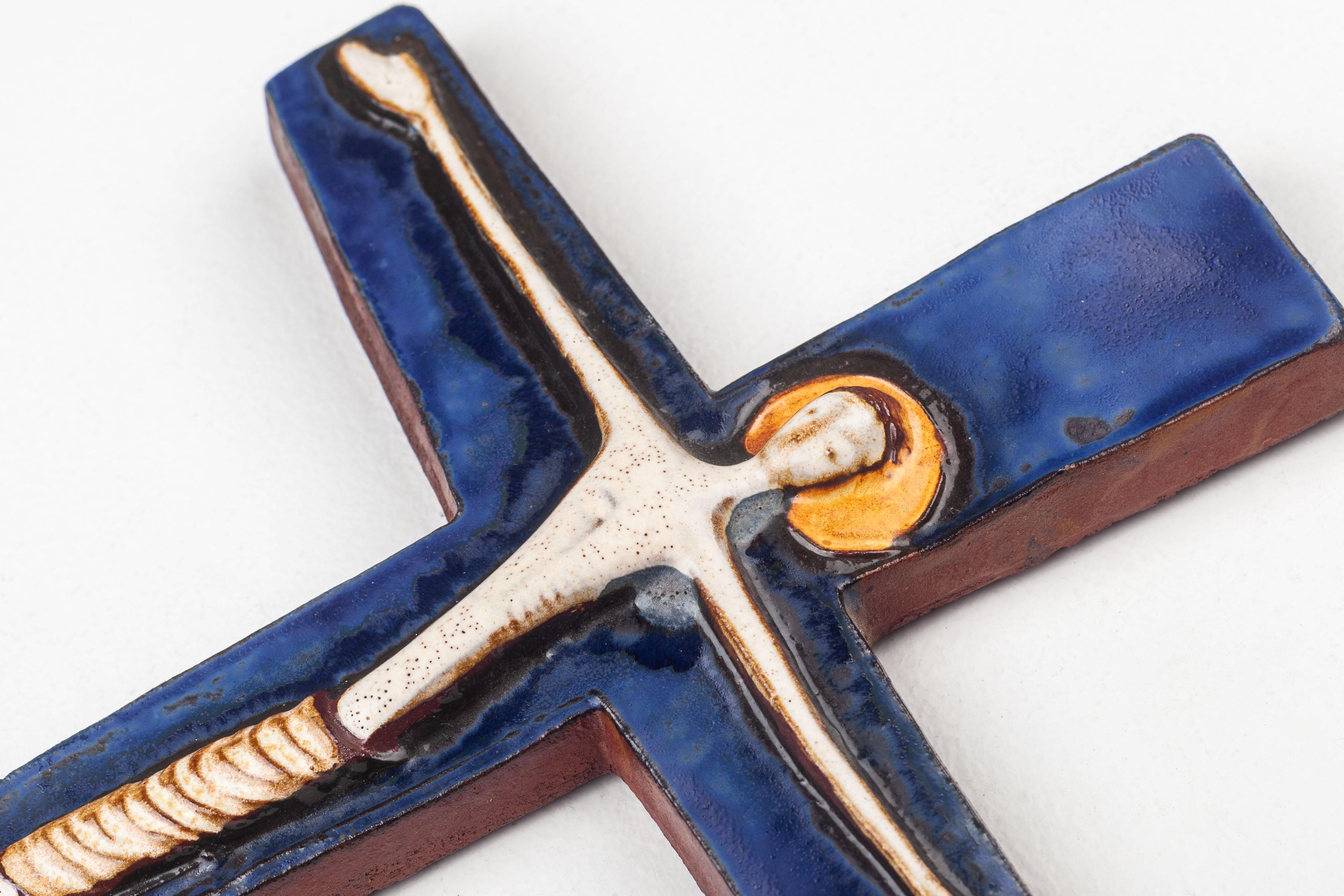 European Mid-Century Ceramic Crucifix with Cobalt Glaze For Sale