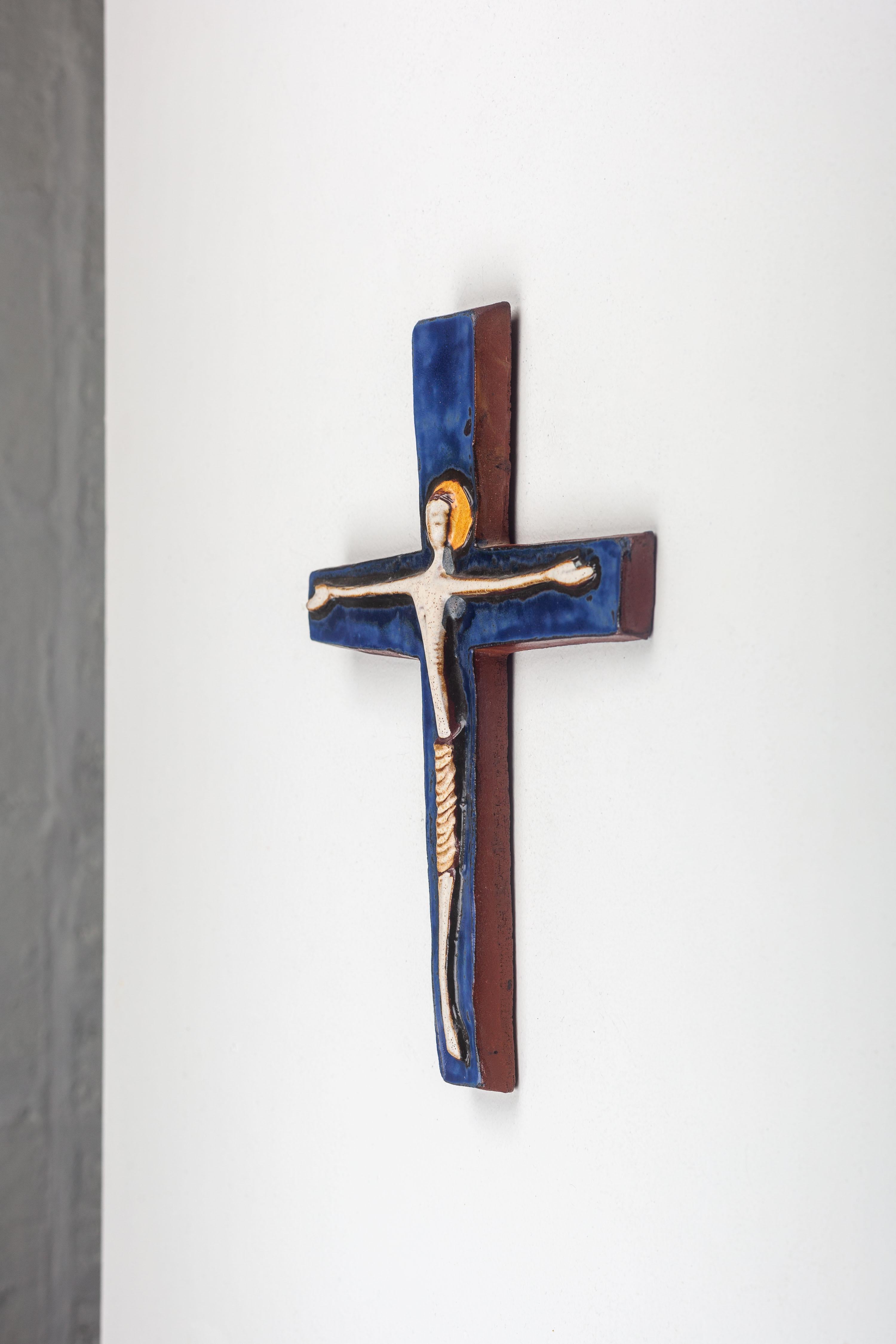 Mid-Century Ceramic Crucifix with Cobalt Glaze For Sale 2