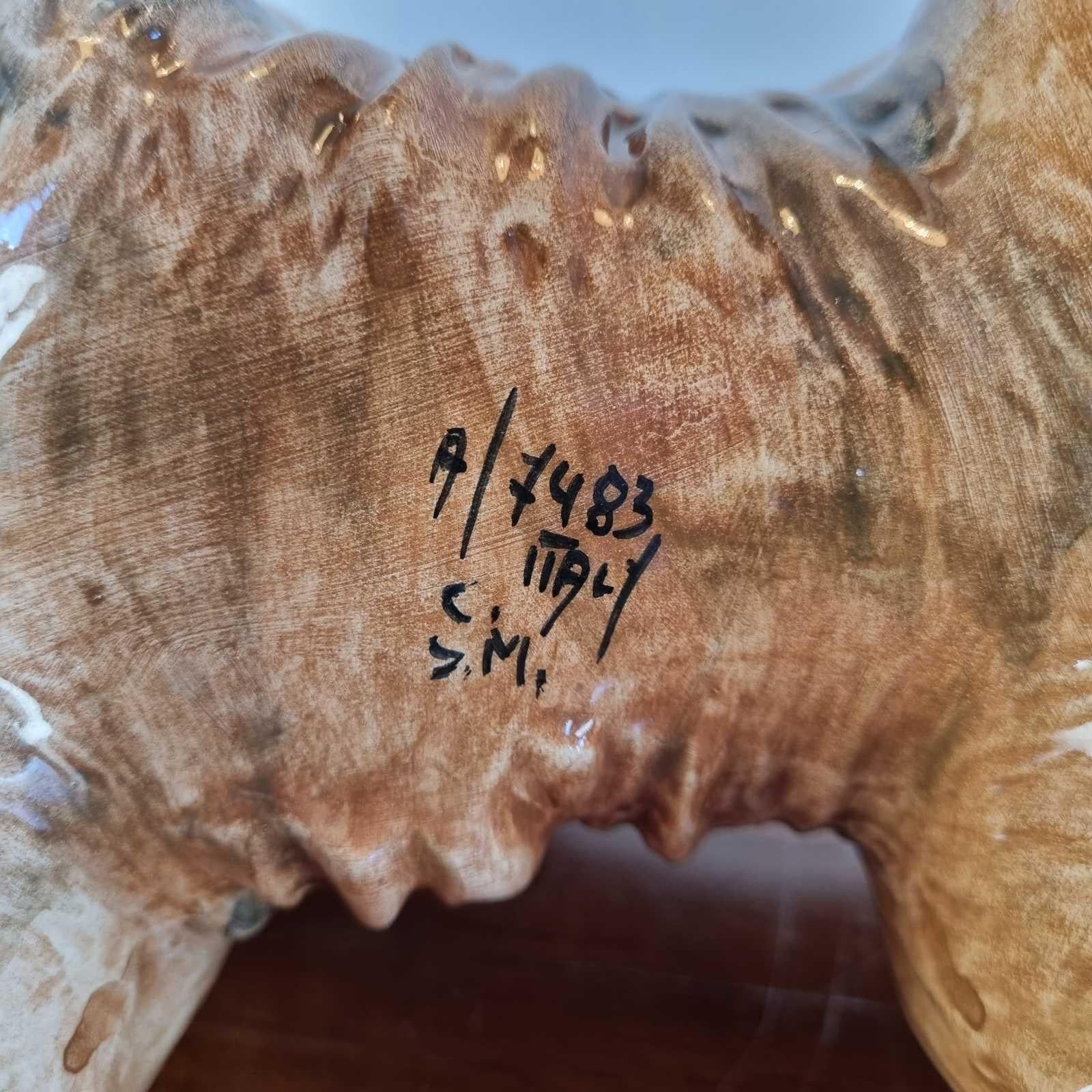 Estatua de perro de cerámica de mediados de siglo, firmada A/7483 C.S.M. Italy años 80 en venta 3