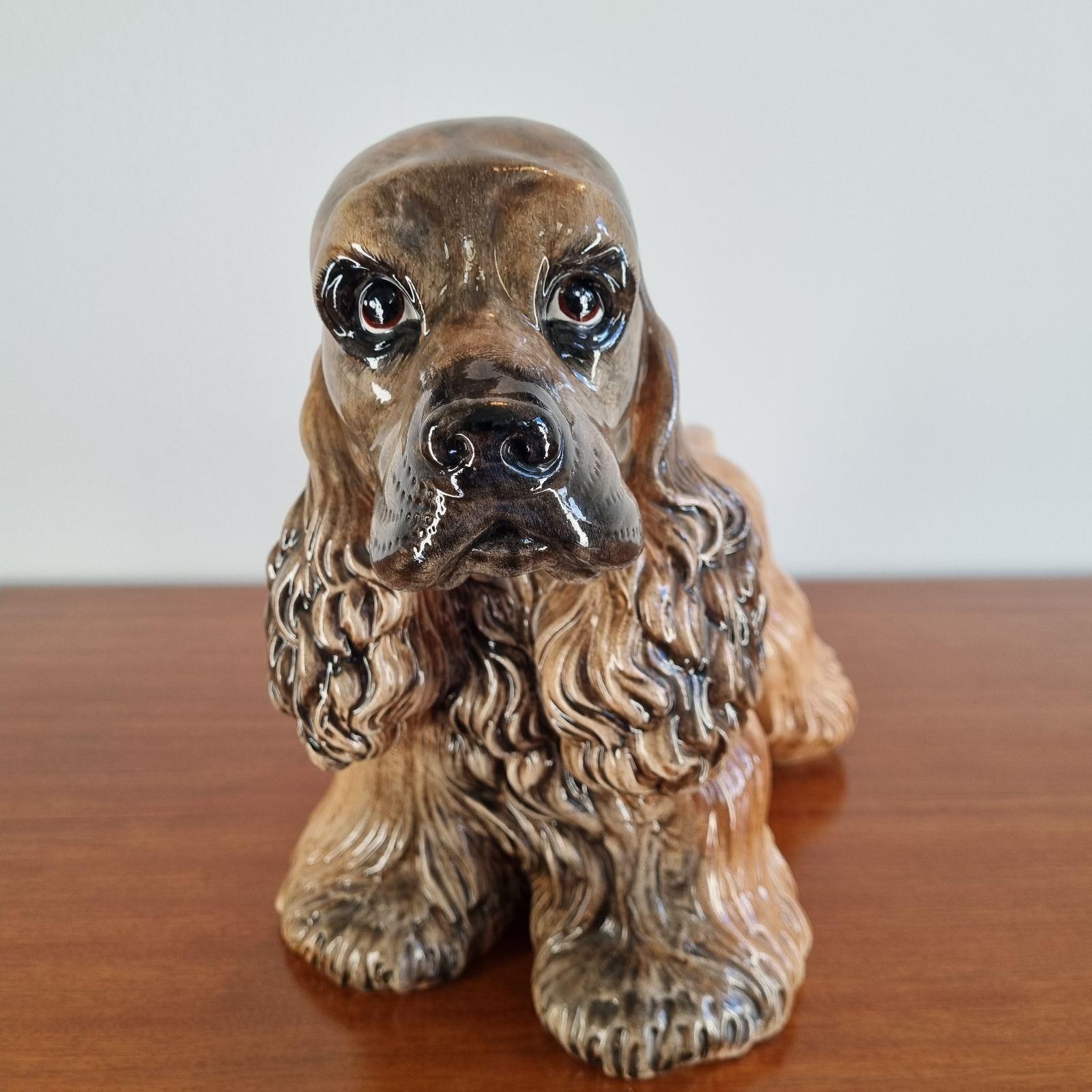 Estatua de perro de cerámica de mediados de siglo, firmada A/7483 C.S.M. Italy años 80 en Excelente estado para la venta en Lucija, SI