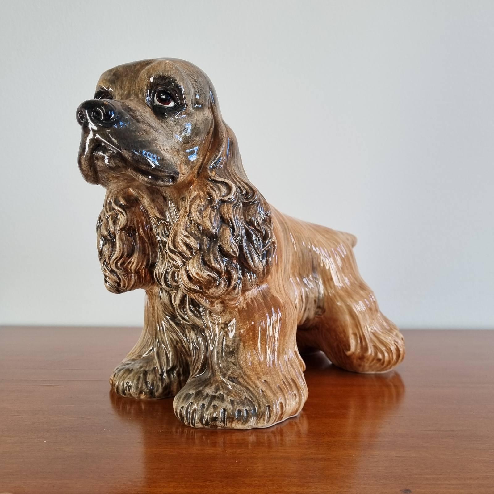 Estatua de perro de cerámica de mediados de siglo, firmada A/7483 C.S.M. Italy años 80 finales del siglo XX en venta