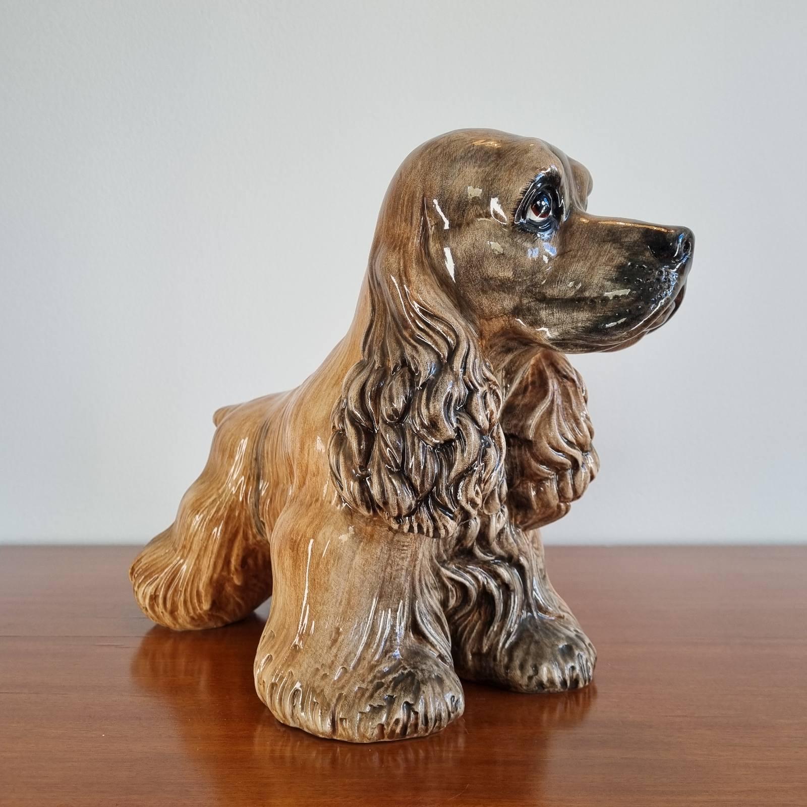 Estatua de perro de cerámica de mediados de siglo, firmada A/7483 C.S.M. Italy años 80 Cerámico en venta