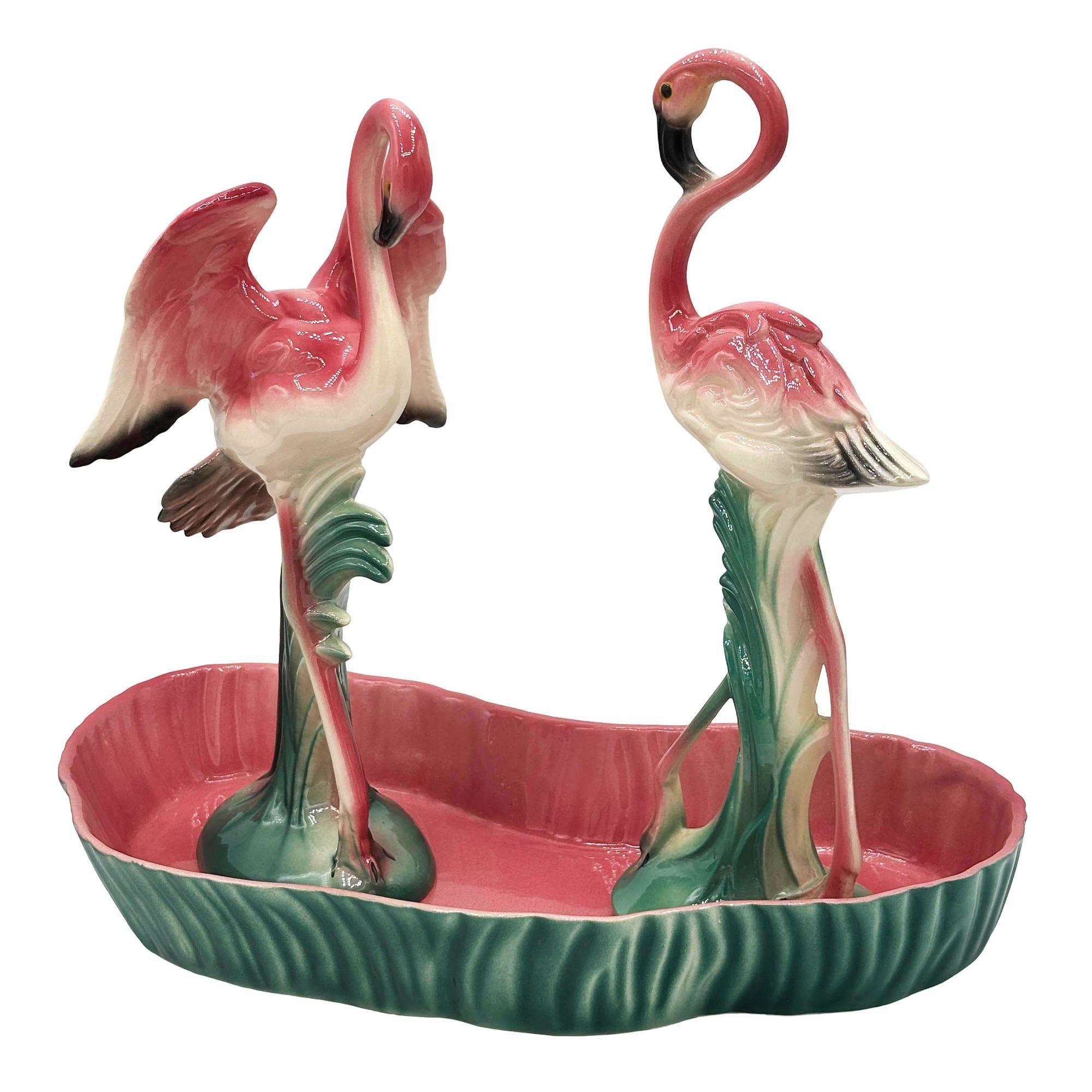 Milieu du XXe siècle Ensemble de figurines de flamant rose en céramique du milieu du siècle dans un plateau en forme d'étang tropical par Maddux en vente