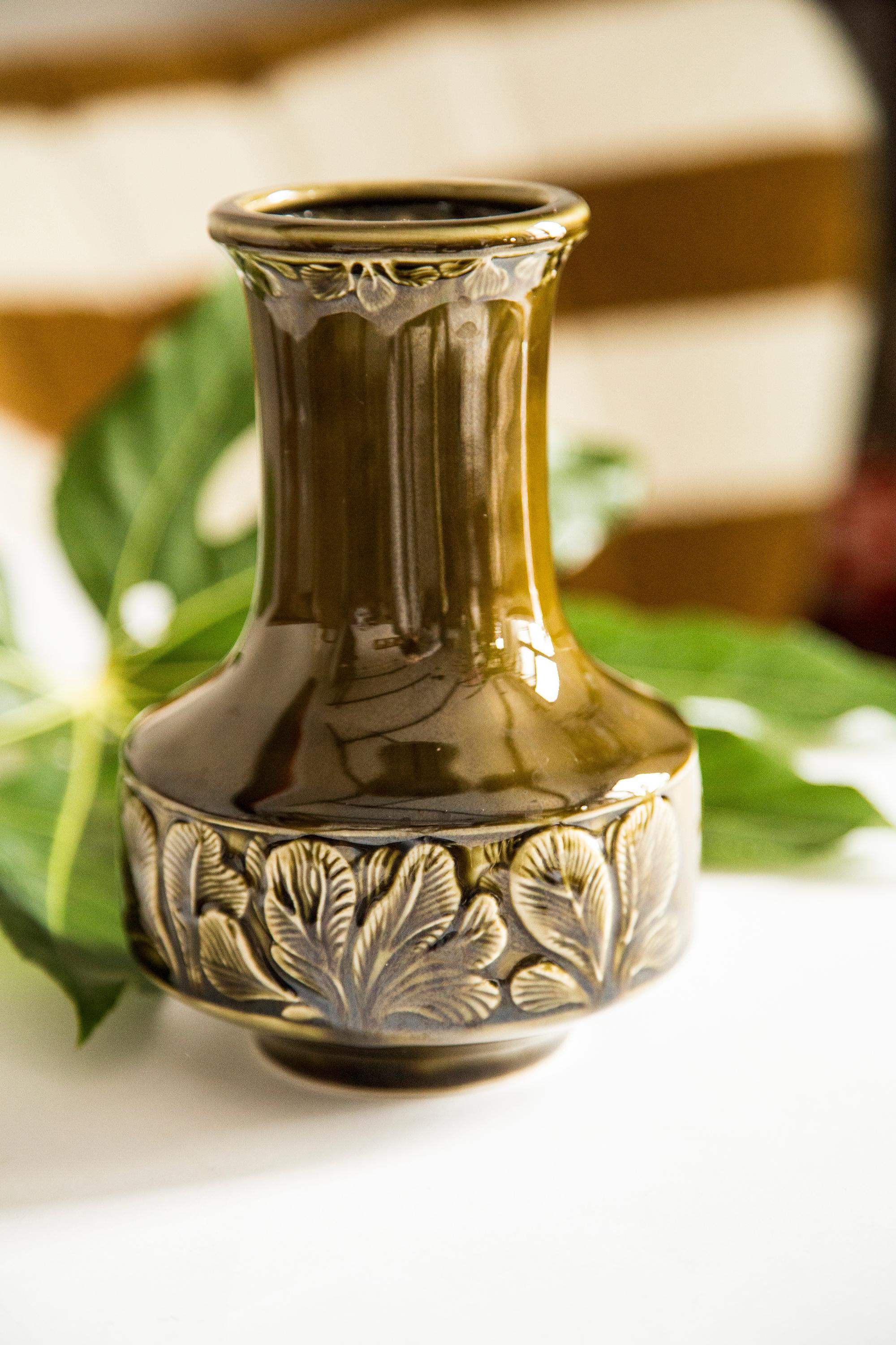 Midcentury Ceramic Green Vase, Europe, 1960s In Good Condition For Sale In 05-080 Hornowek, PL