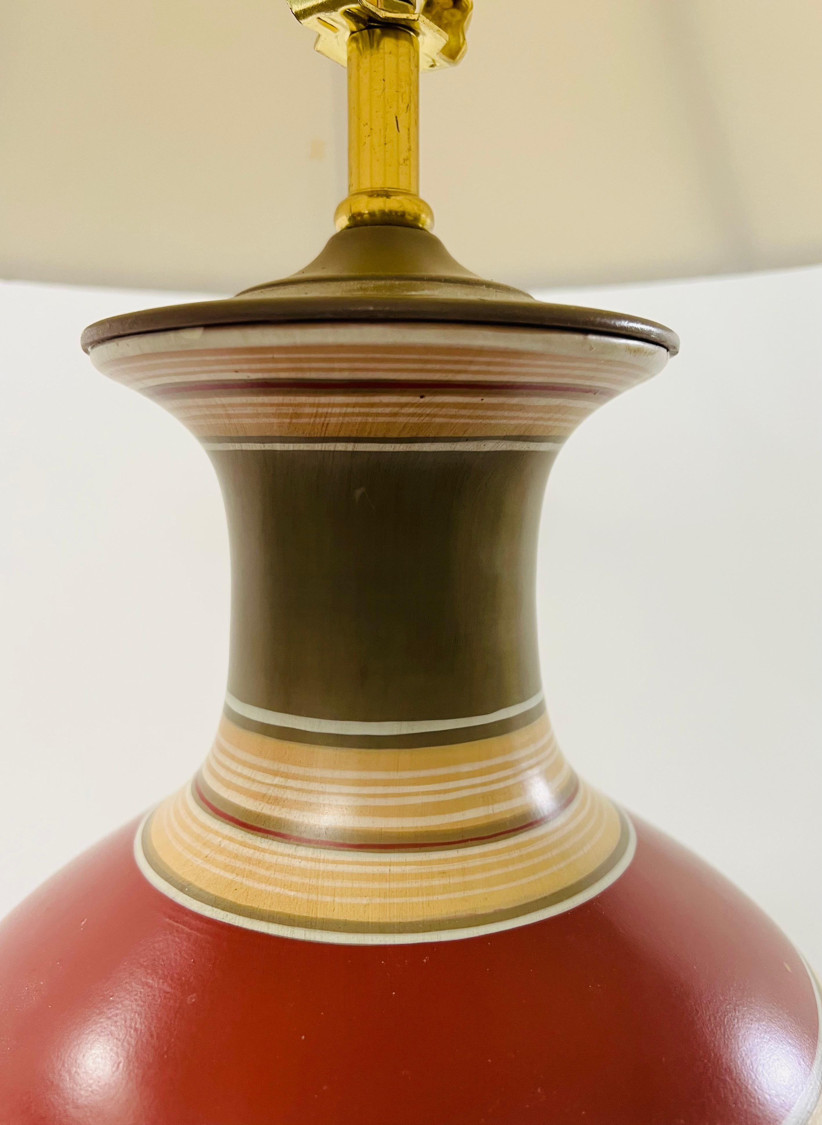 Handbemalte Keramik-Tischlampe aus der Mitte des Jahrhunderts (Moderne der Mitte des Jahrhunderts) im Angebot