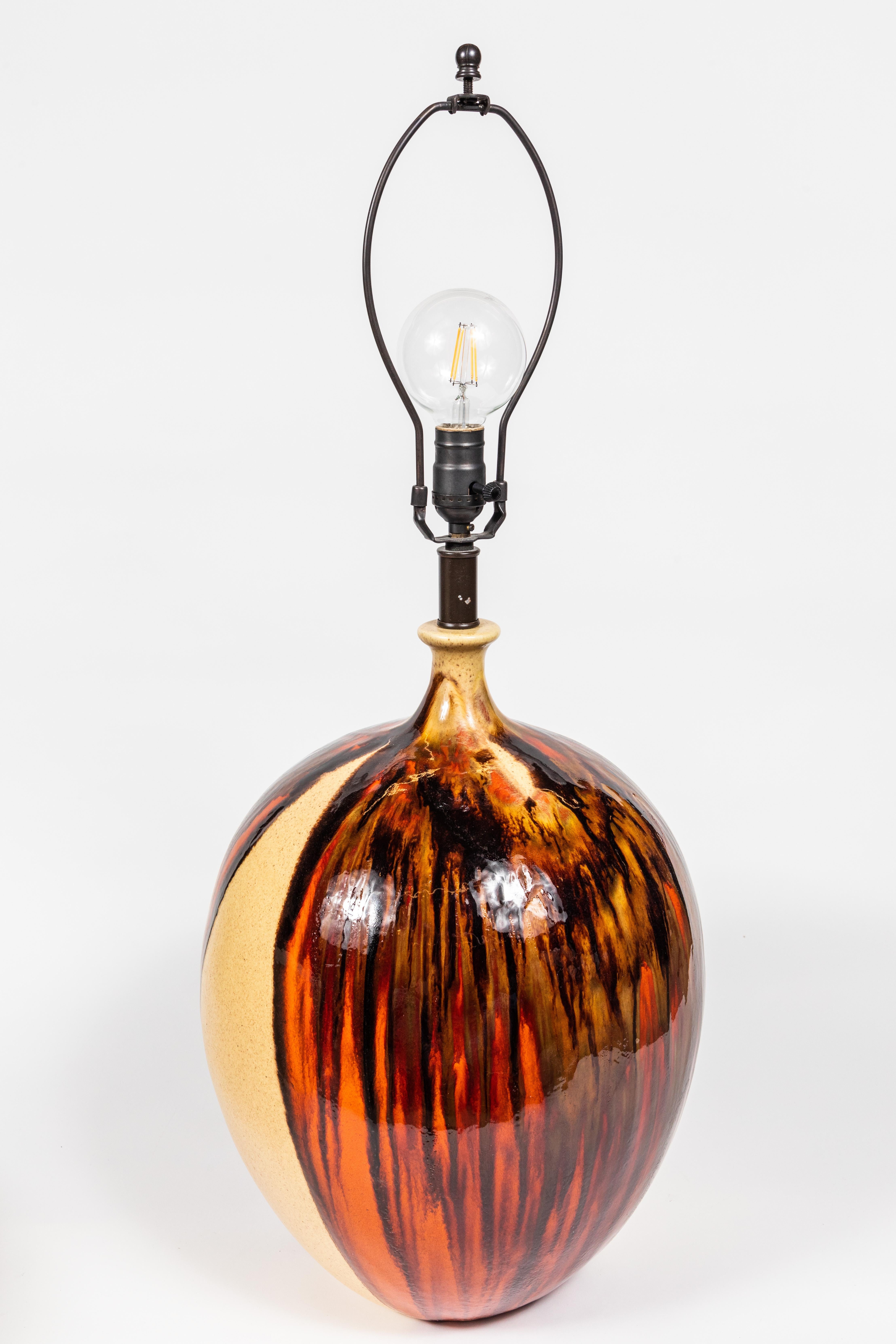 Mid-Century-Keramiklampe in Tropfglasur in Braun und Orange mit individuellem Schirm 3