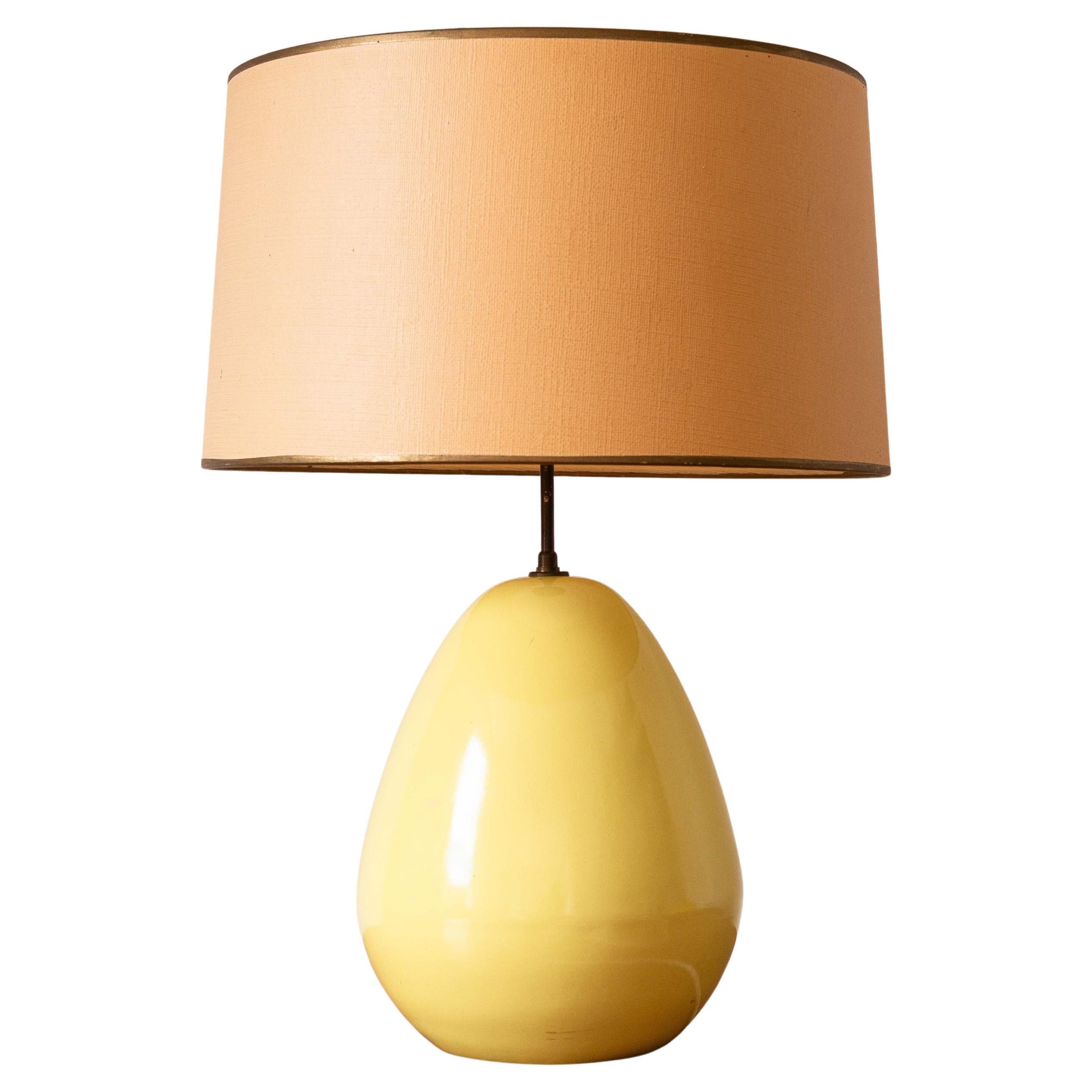 Lampe en céramique du milieu du siècle - glaçure jaune et forme ovale en poire - France années 1960