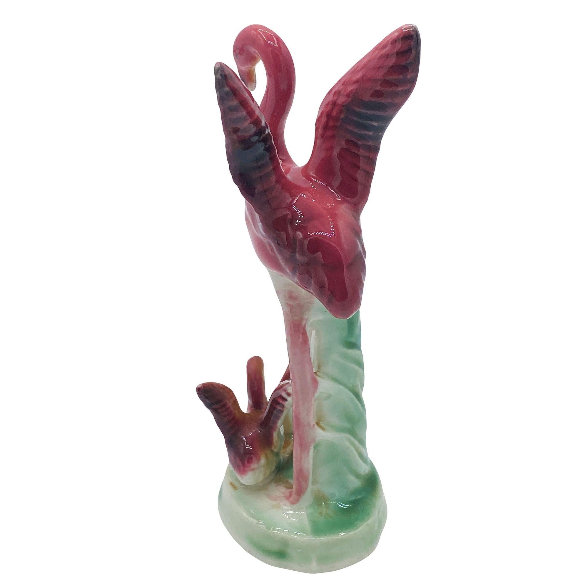 Statue de table de flamant rose miniature en céramique du milieu du siècle par Leftons en vente 6
