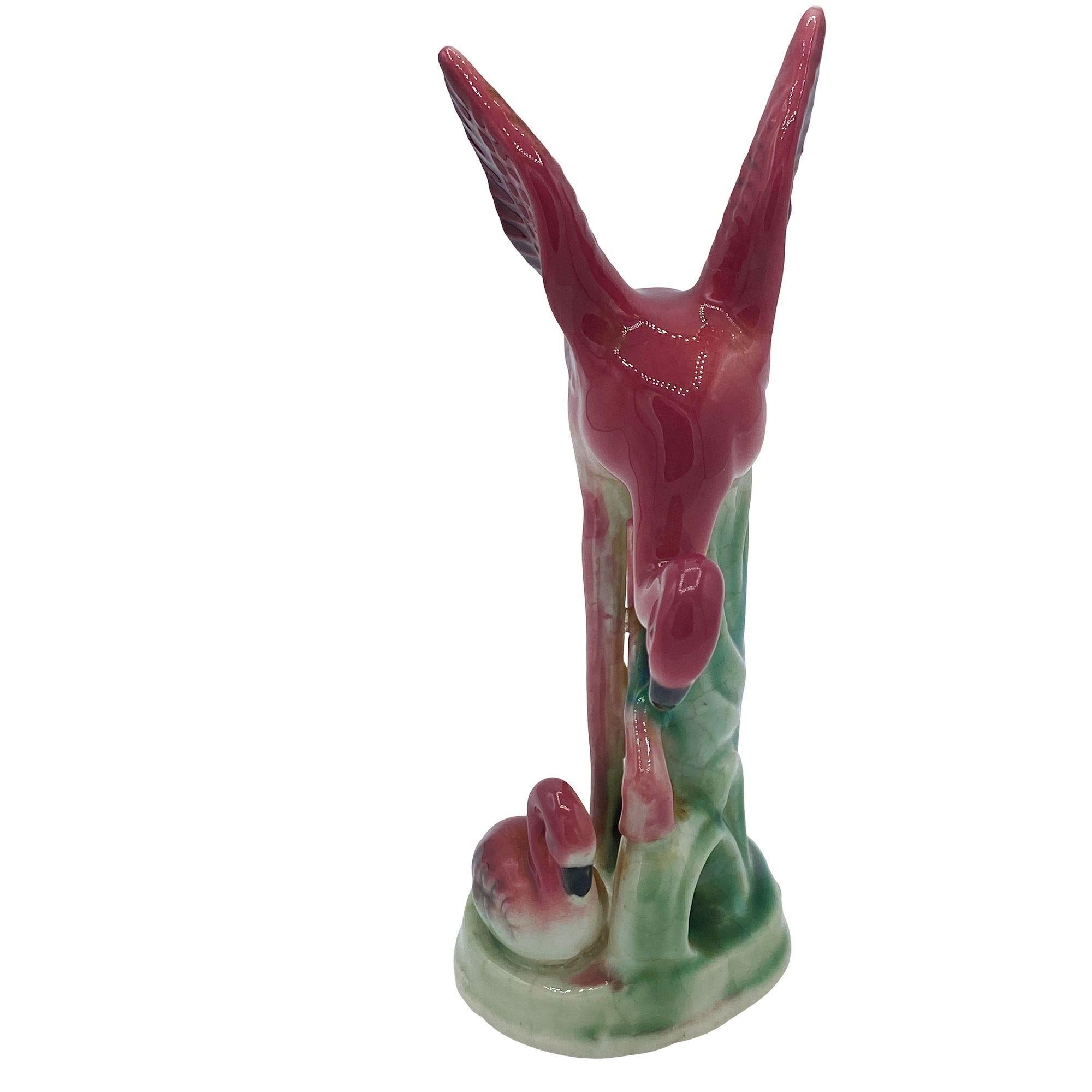 Mid-Century Modern Statue de table de flamant rose miniature en céramique du milieu du siècle par Leftons en vente