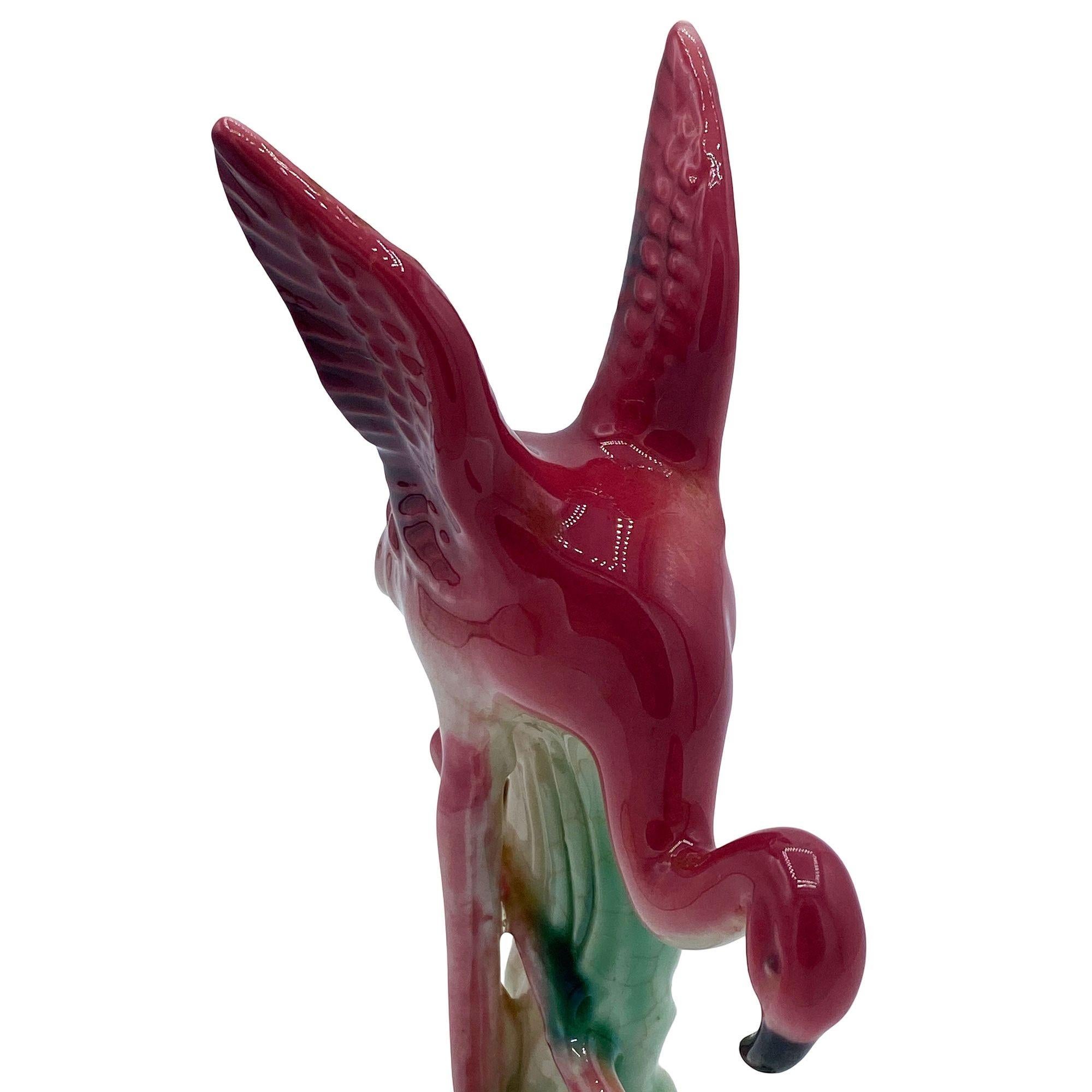 Statue de table de flamant rose miniature en céramique du milieu du siècle par Leftons en vente 2